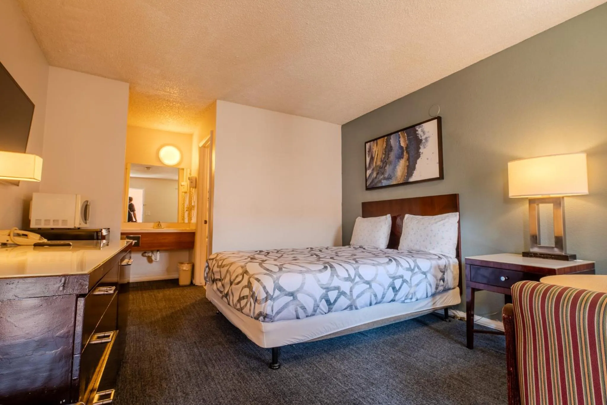 Bed in National 9 Inn