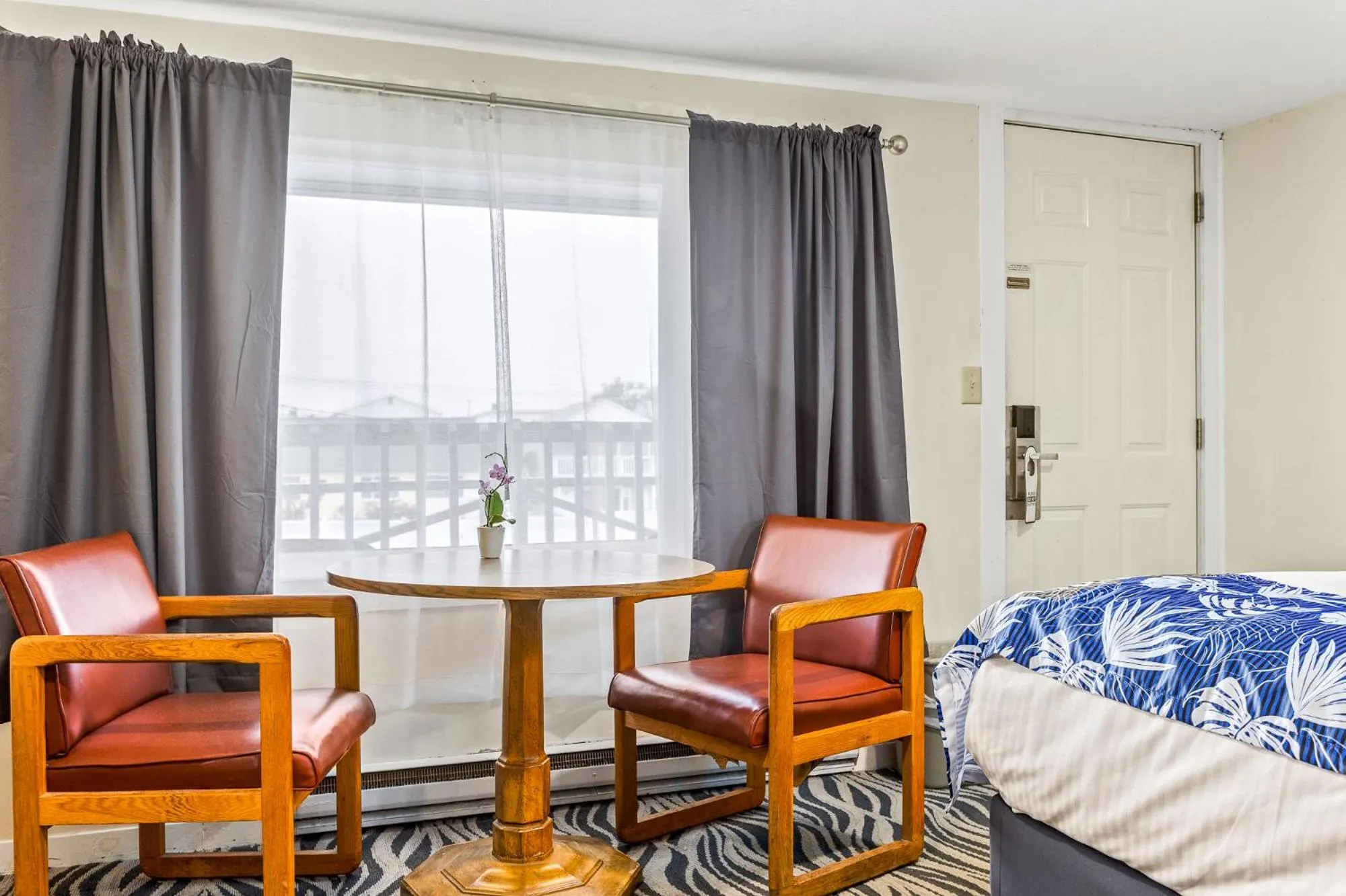 Seating area, Bed in Tides Motel - Hampton Beach