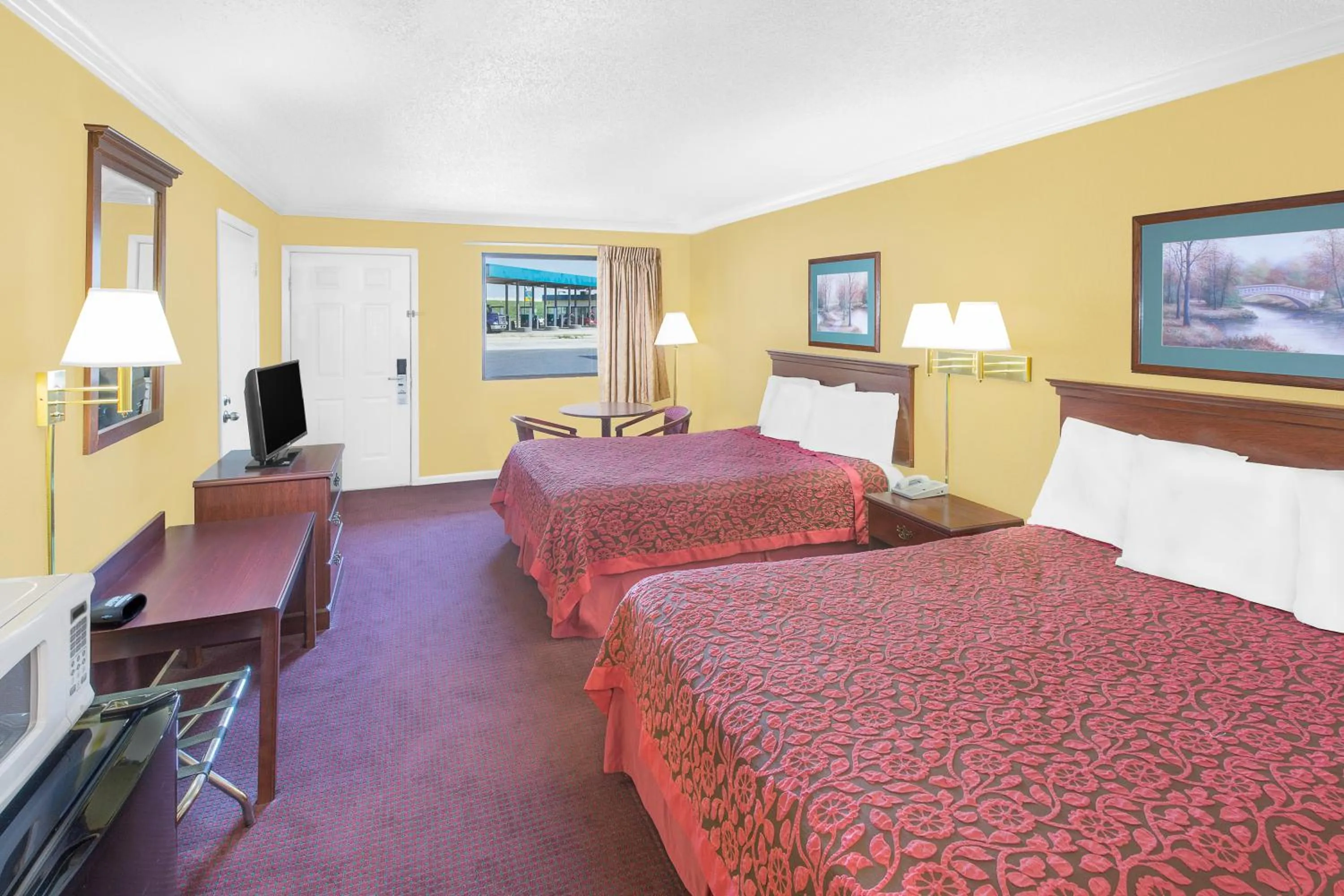 Bedroom in Days Inn by Wyndham N Little Rock East