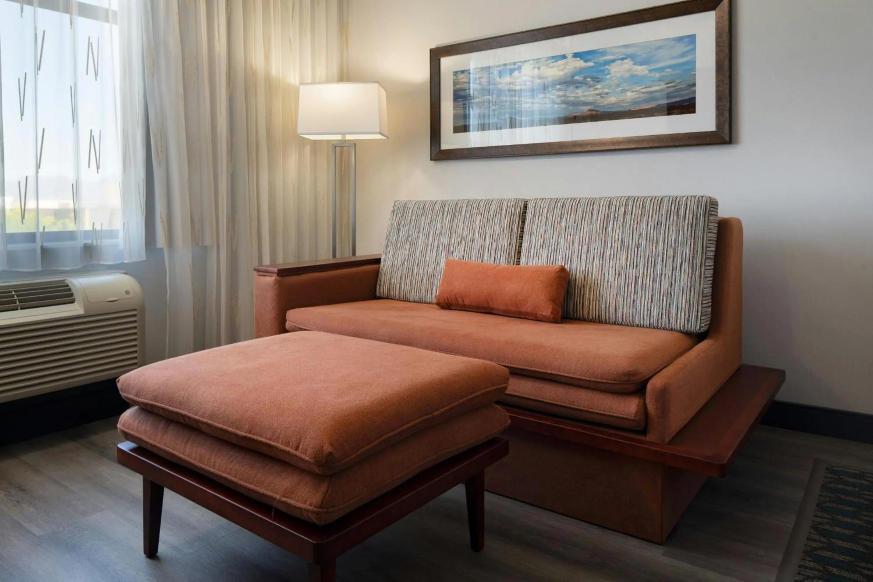 Photo of the whole room in Courtyard by Marriott Scottsdale Salt River