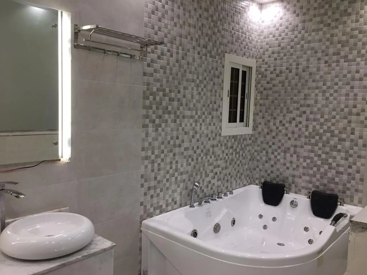 Bathroom in Dior Inn serviced apartments