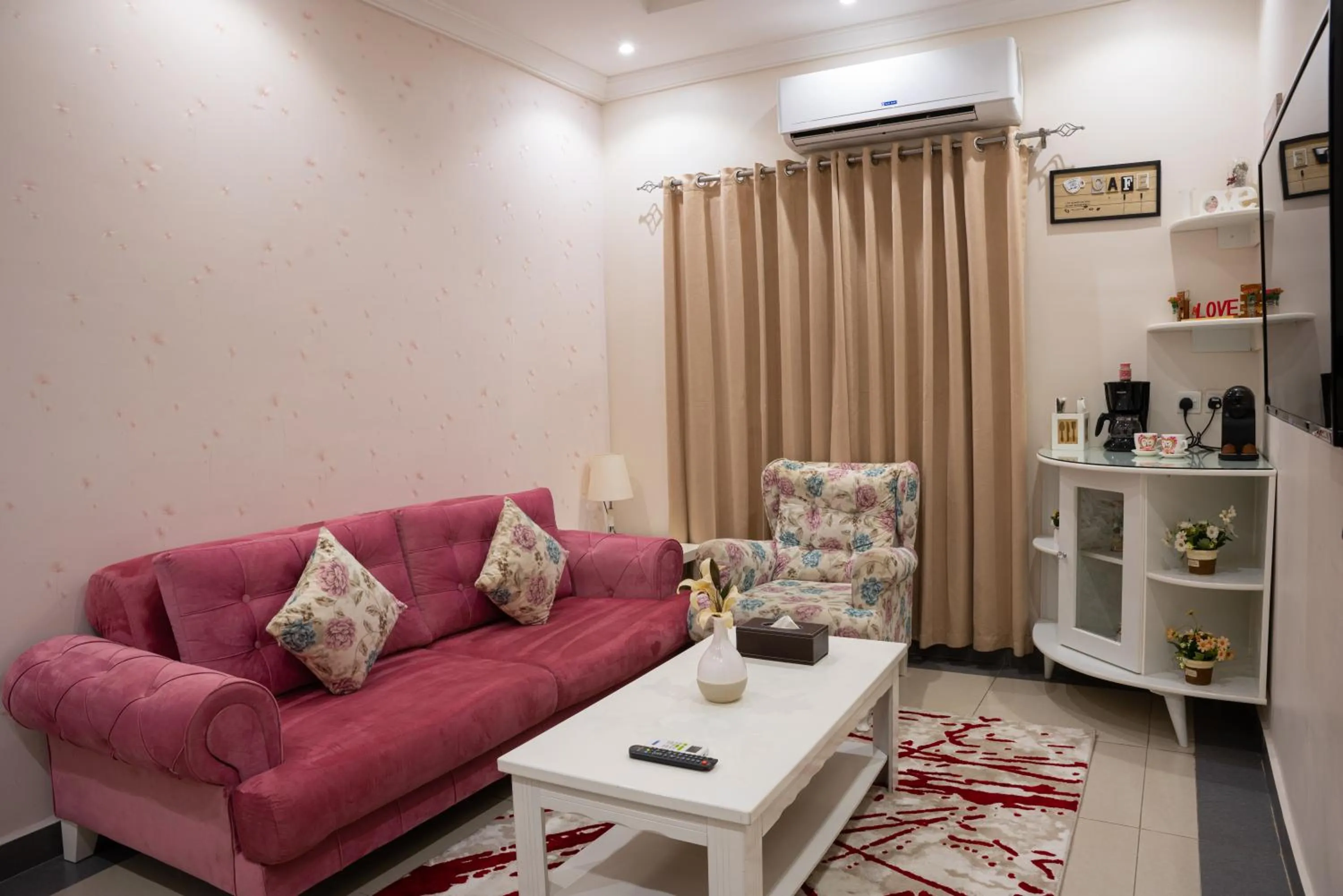 TV and multimedia in Dior Inn serviced apartments