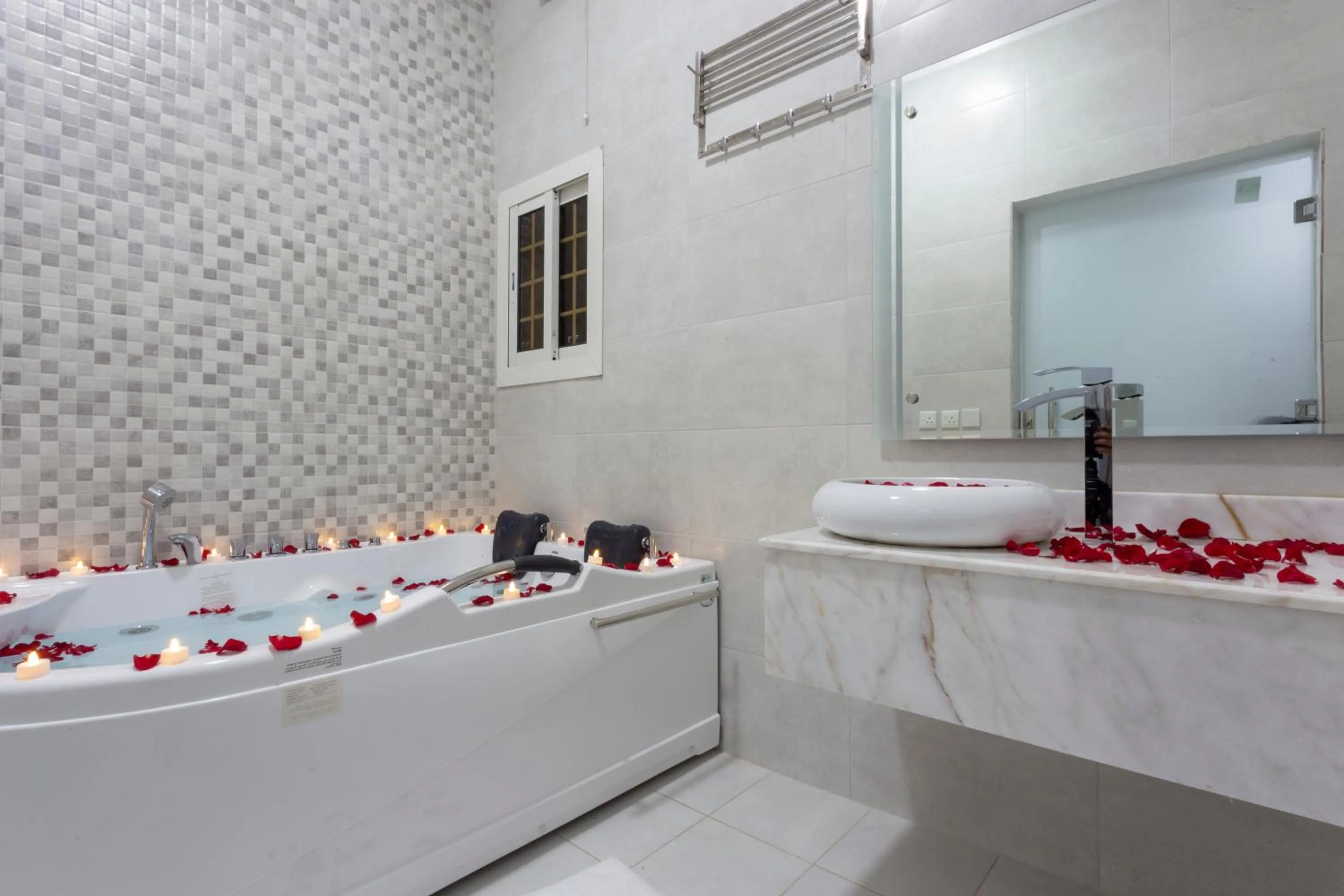 Bathroom in Dior Inn serviced apartments