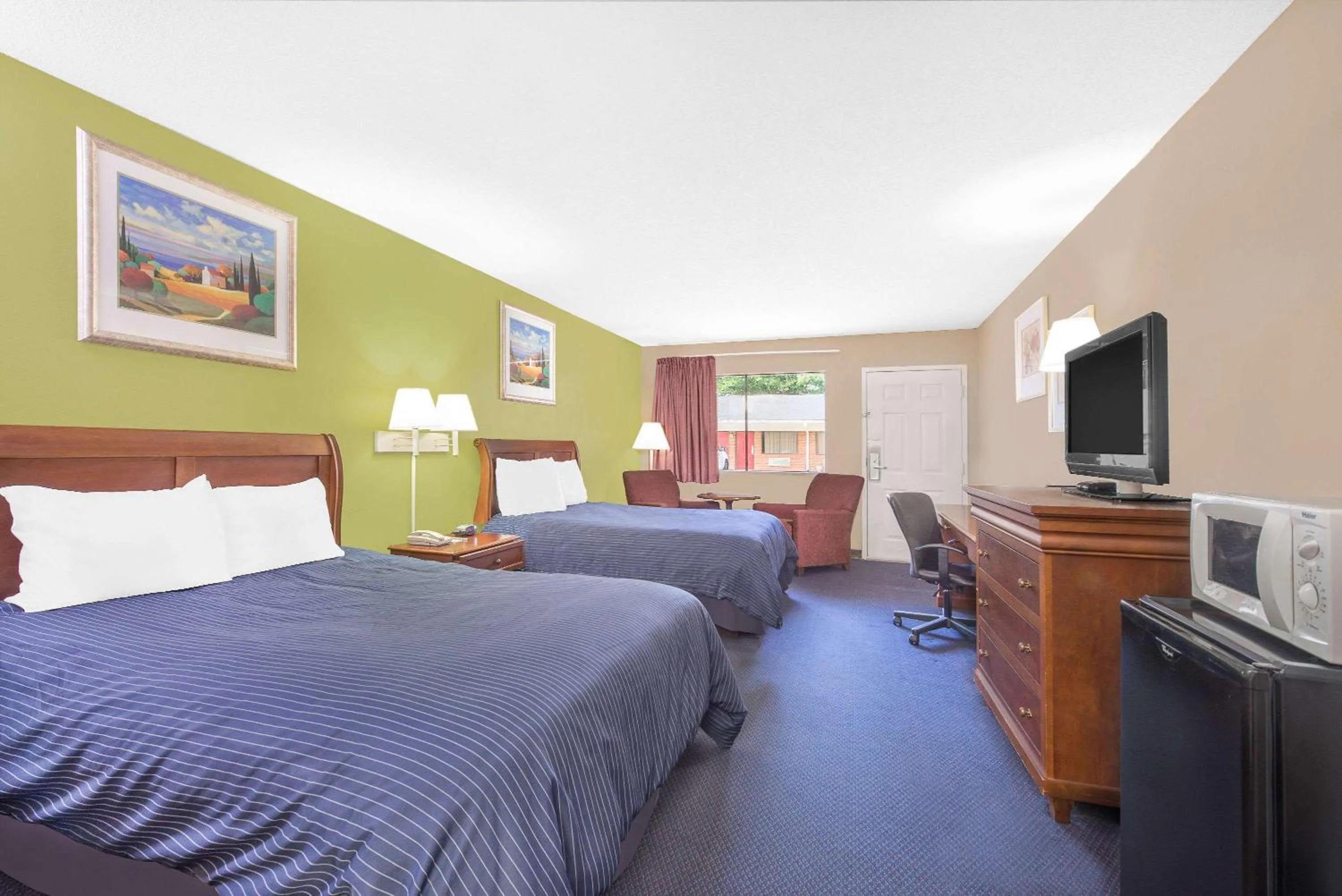 Photo of the whole room, Bed in Hotel Express Anniston/Oxford
