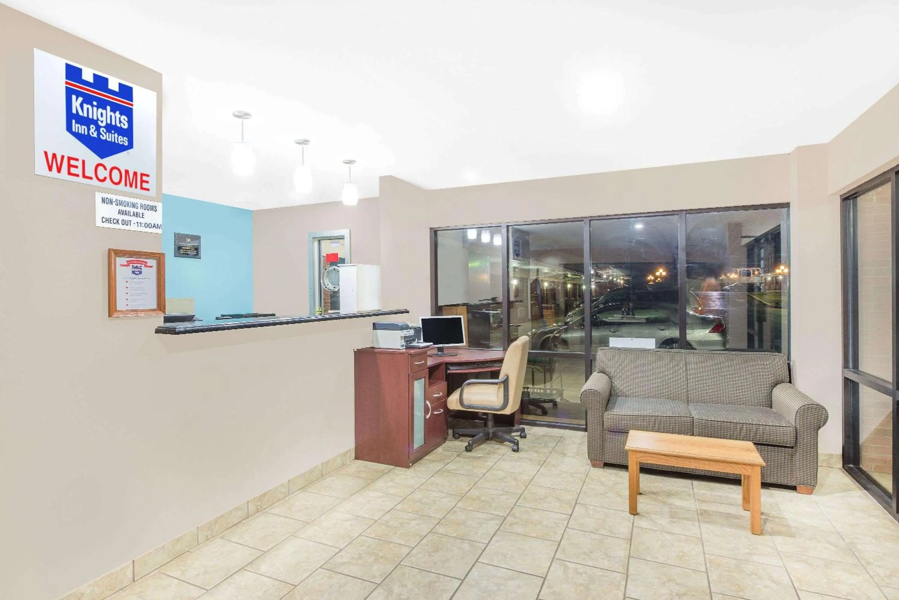 Lobby or reception in Hotel Express Anniston/Oxford