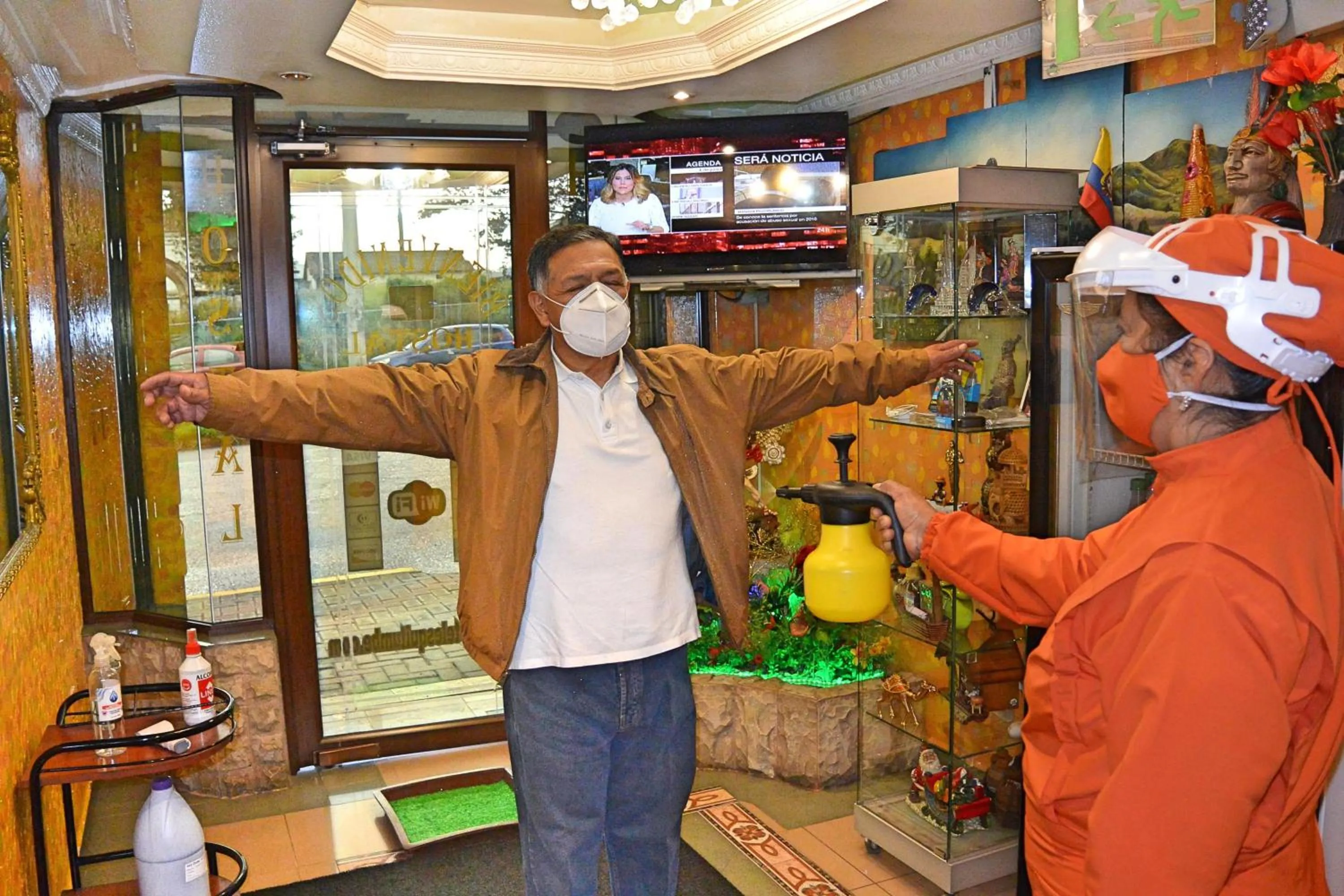 Staff in Hotel Gran Quitumbe