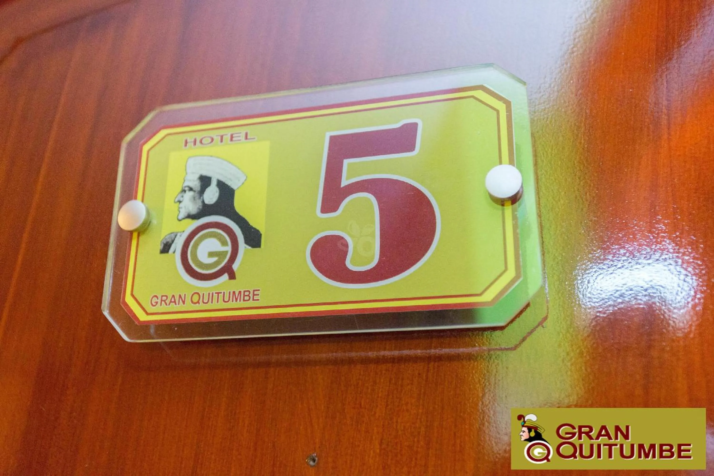 Logo/Certificate/Sign in Hotel Gran Quitumbe