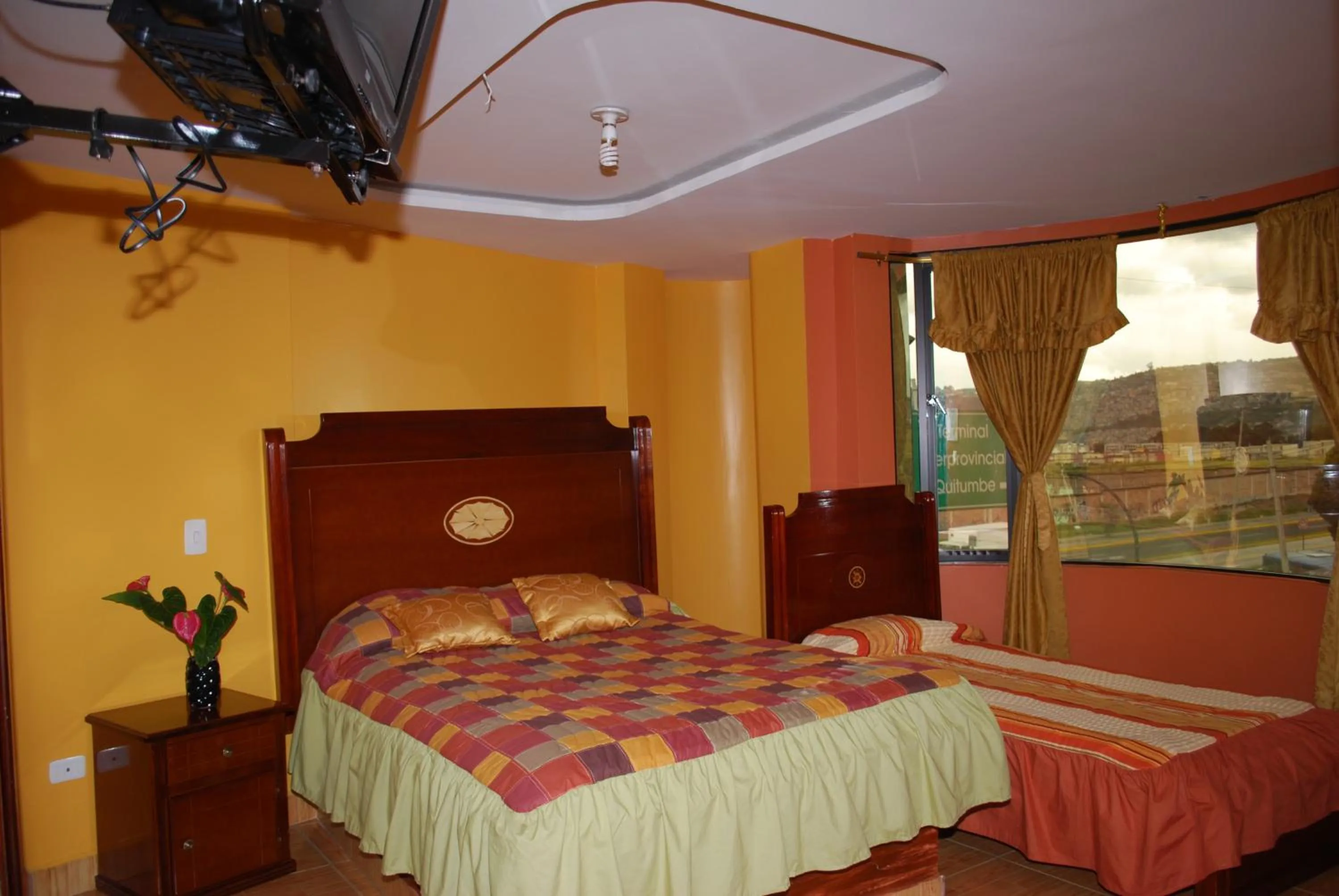 Photo of the whole room, Bed in Hotel Gran Quitumbe