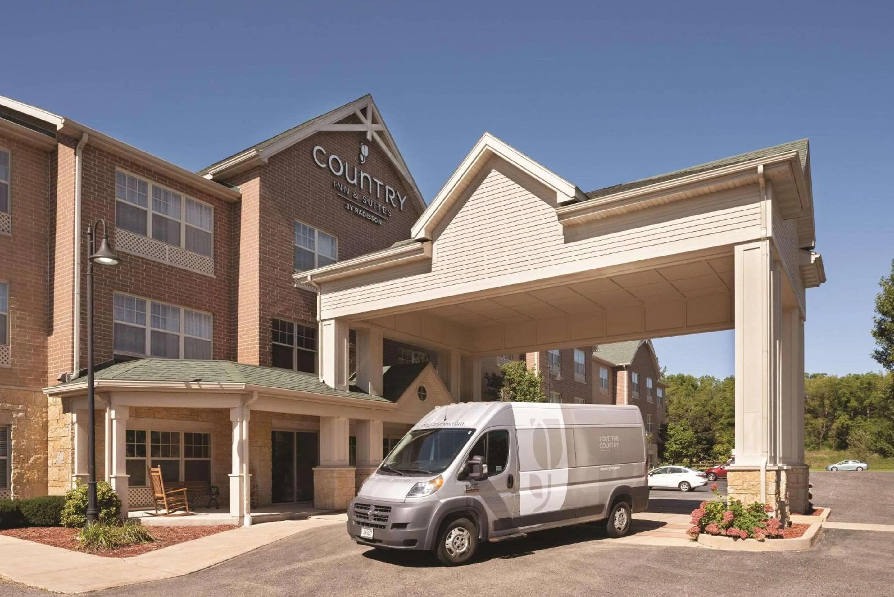 Property building in Country Inn & Suites by Radisson, Madison Southwest, WI