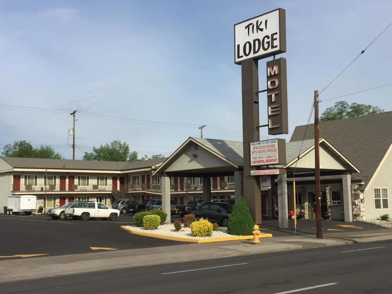Facade/entrance in Tiki Lodge