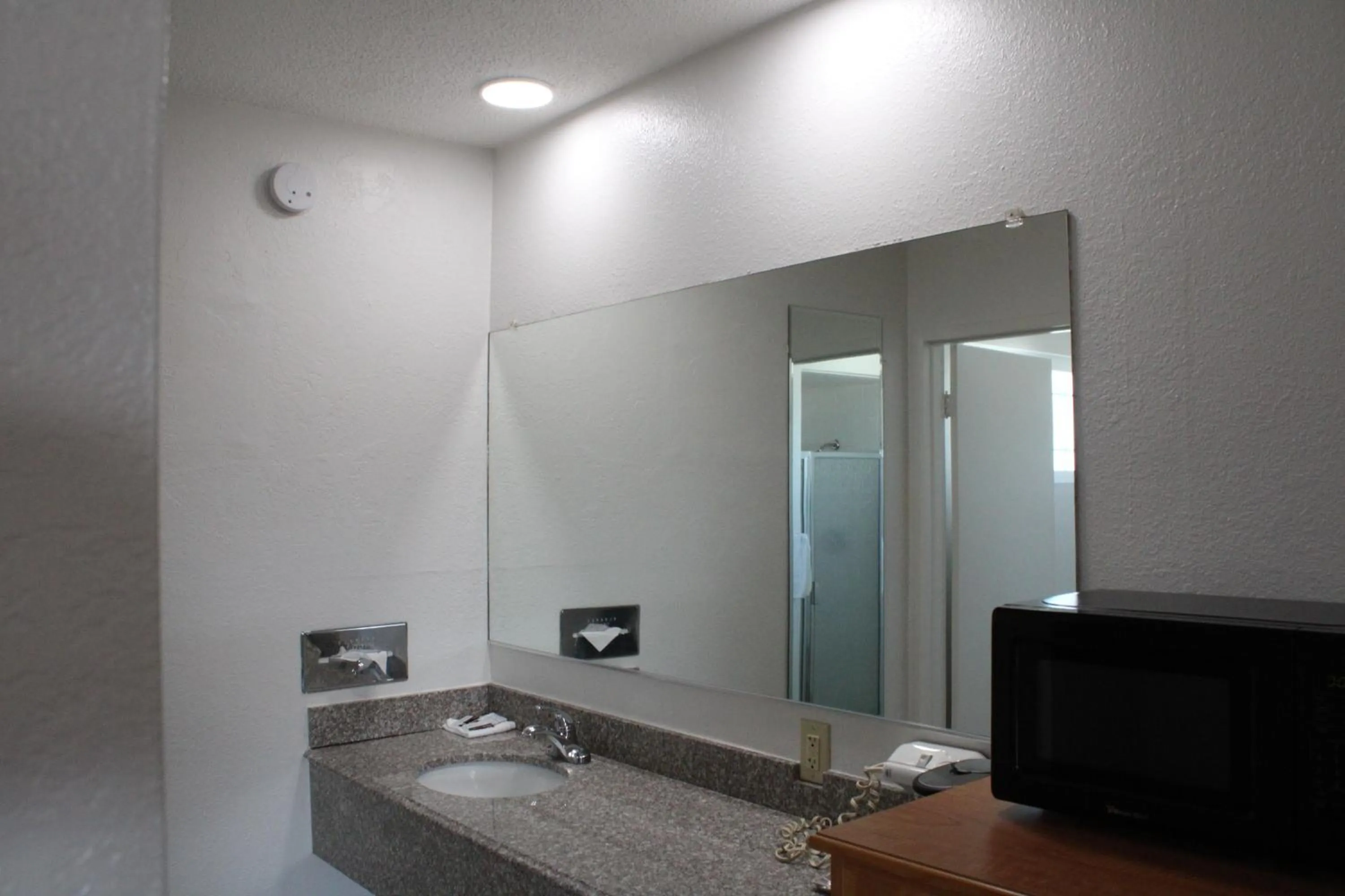 Bathroom in Pine Tree inn