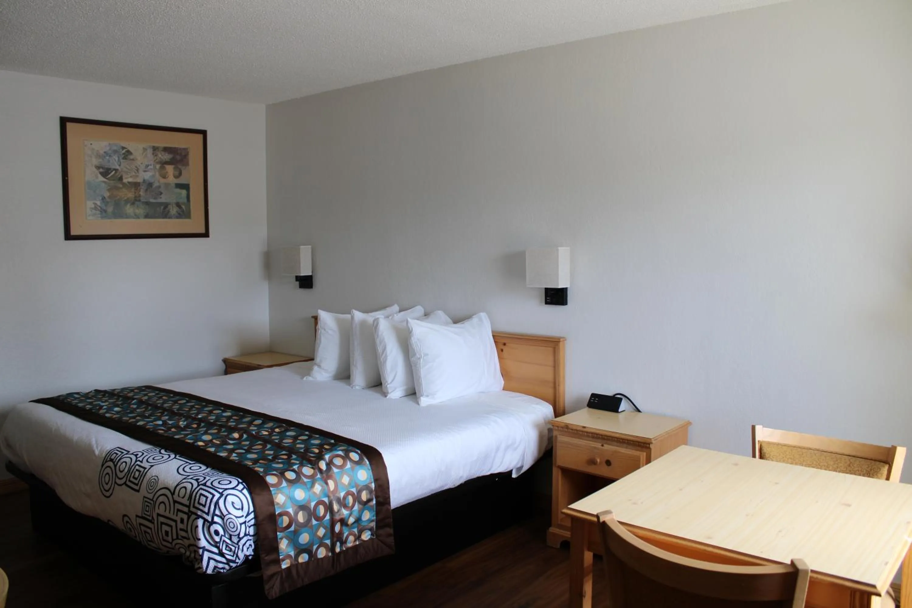 Bed in Pine Tree inn