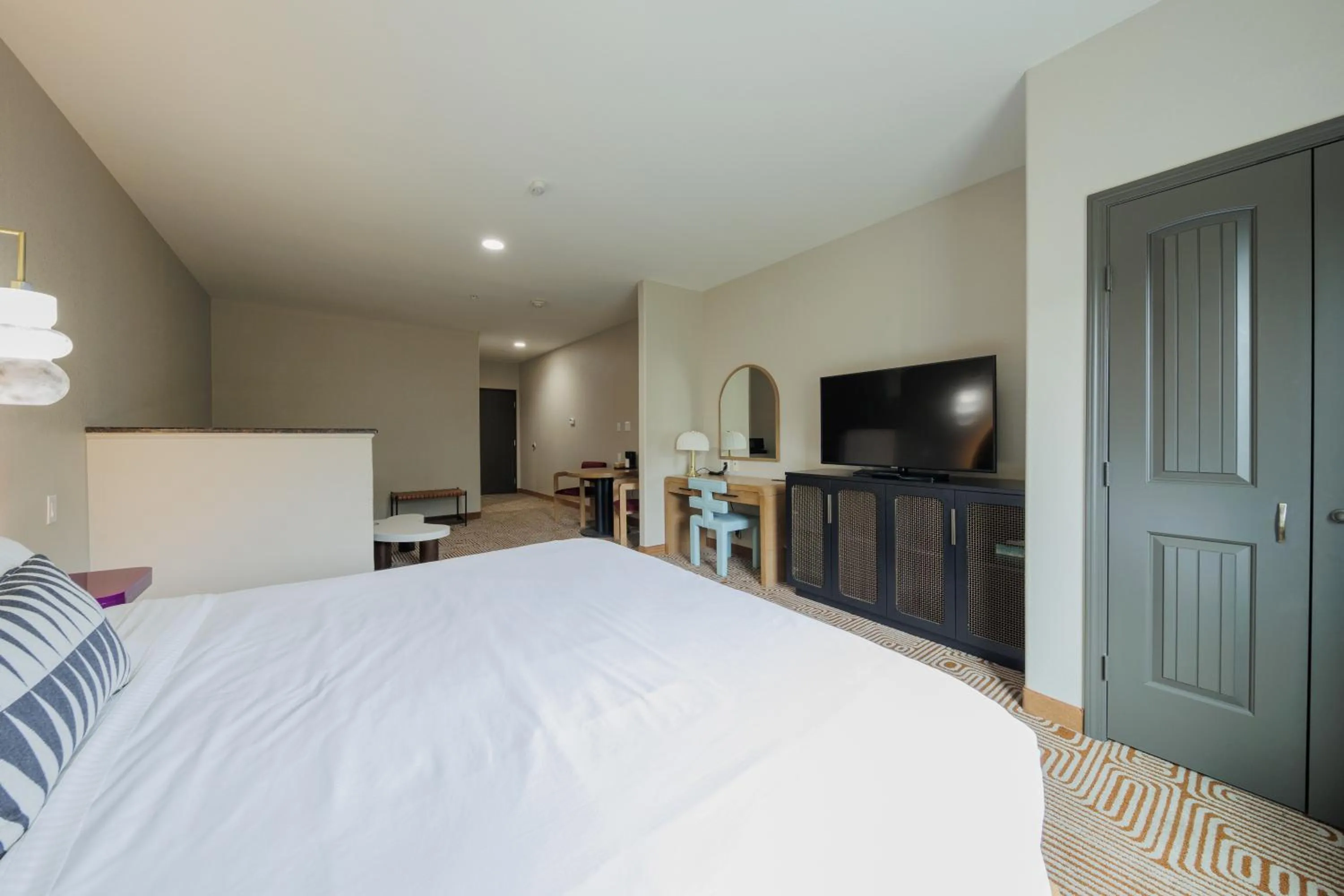 Photo of the whole room, Bed in Blanco River Hotel