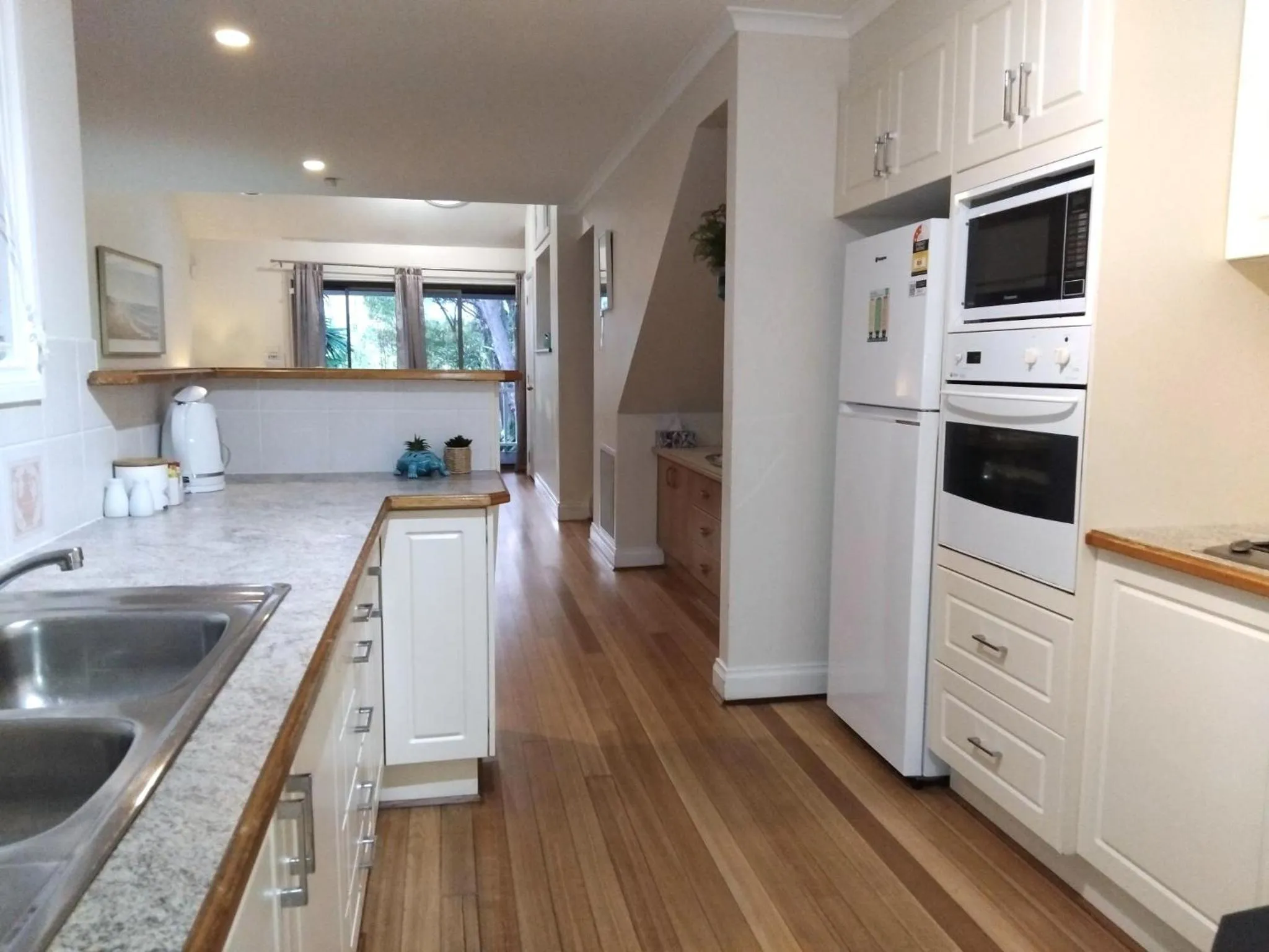 Kitchen or kitchenette in Stay At Raffertys Resort