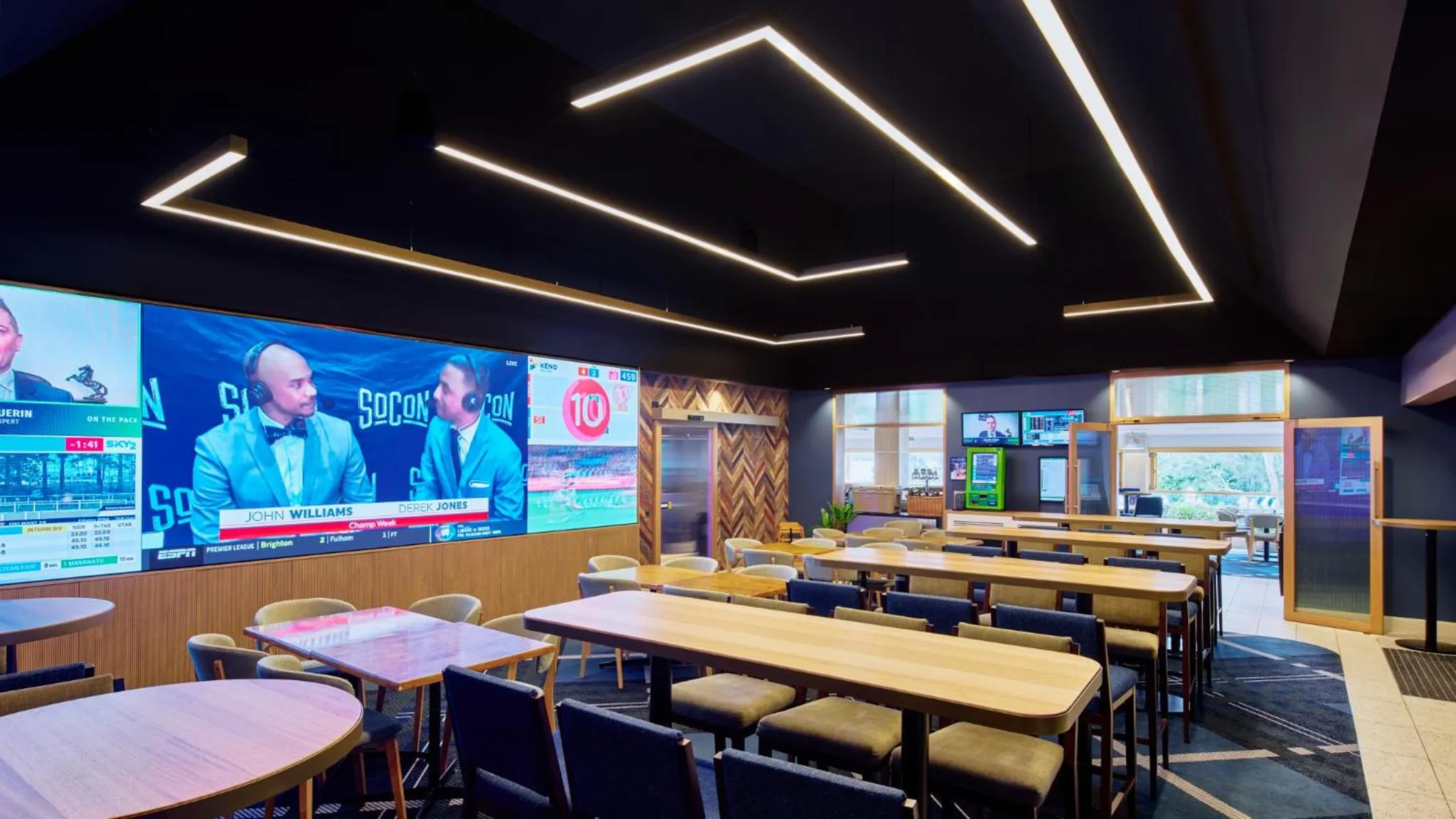 Restaurant/places to eat in Stay At Raffertys Resort