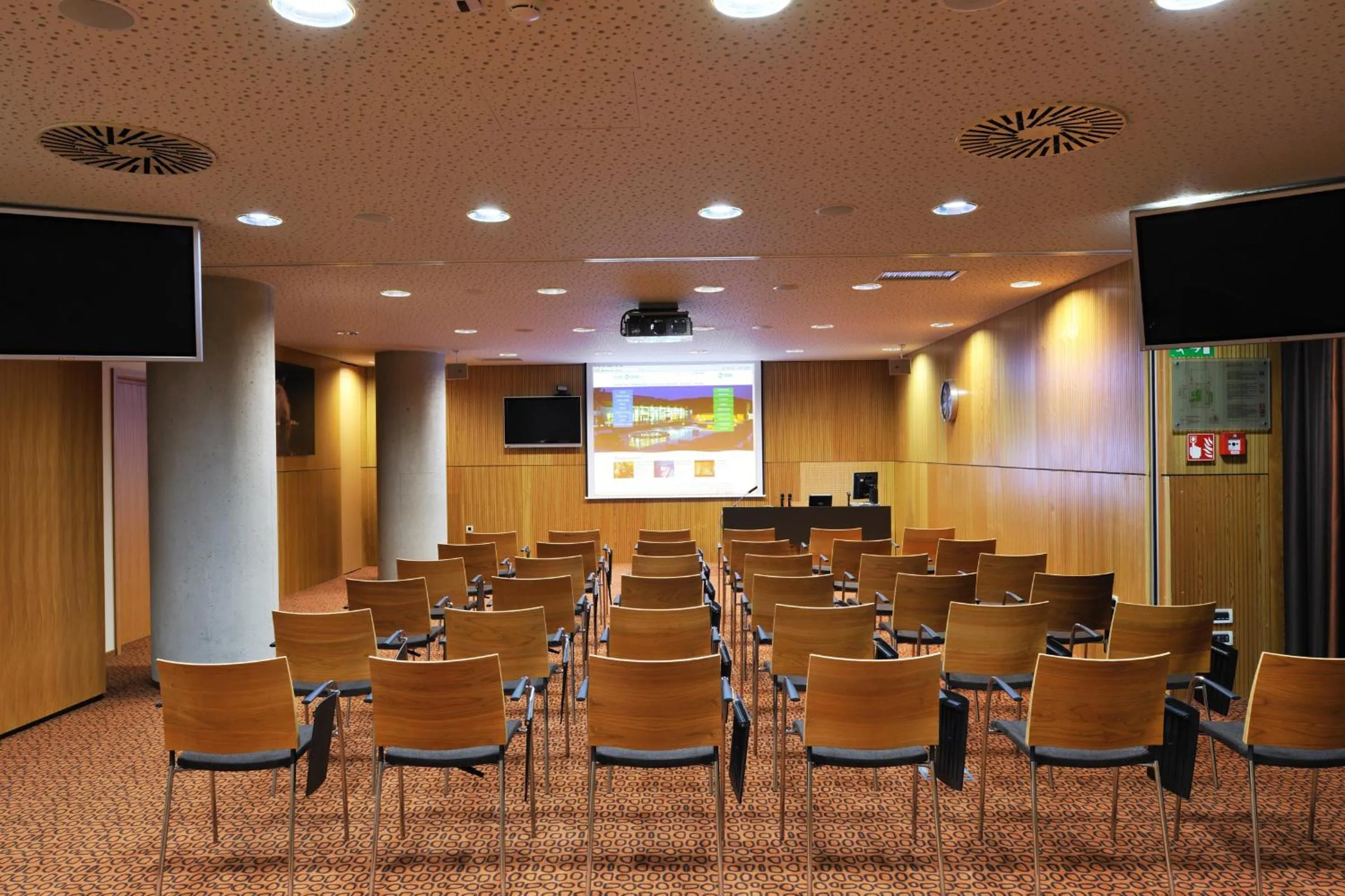 Communal lounge/ TV room in Hotel Kristal - Terme Krka