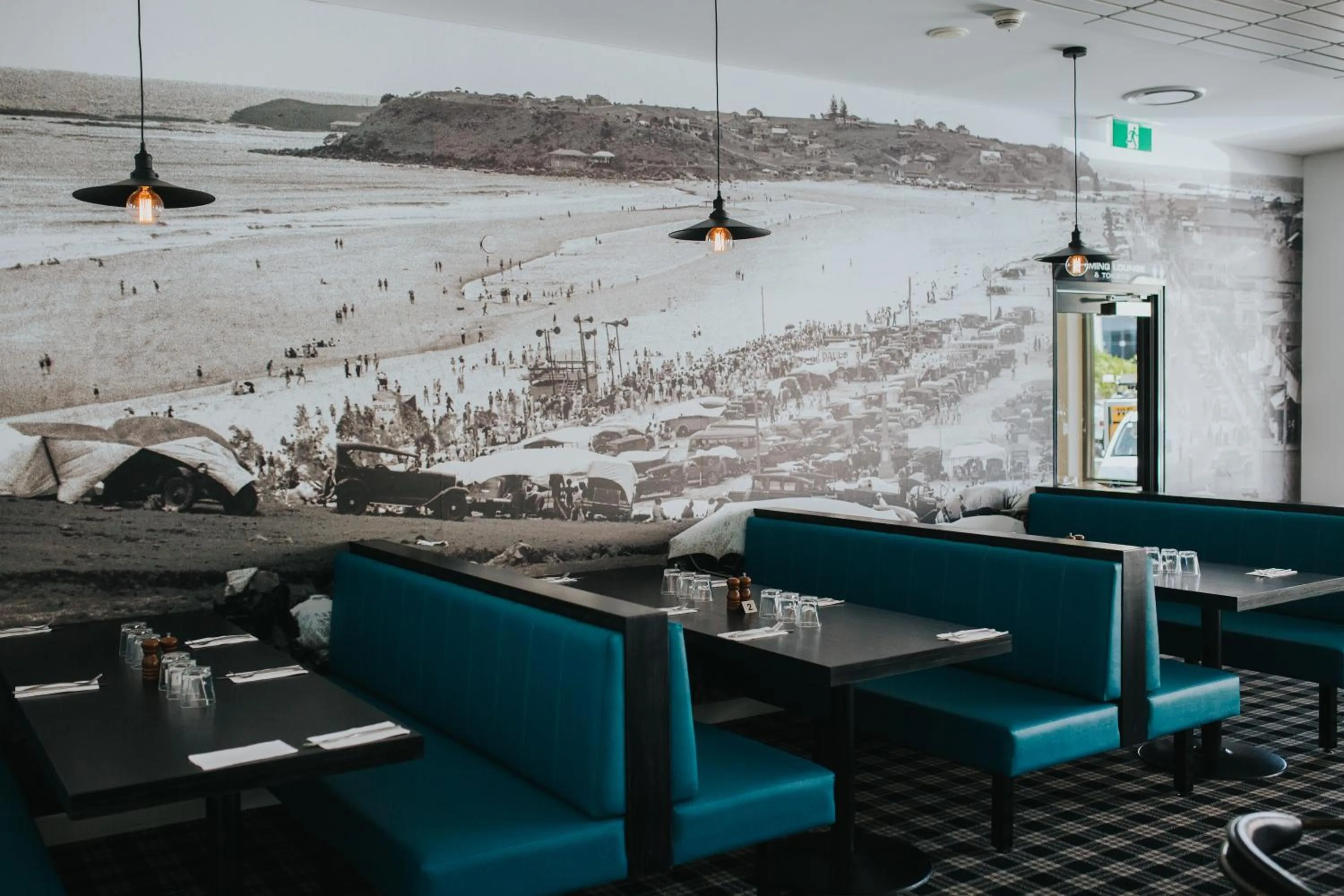 Restaurant/places to eat in Coolangatta Sands Hotel