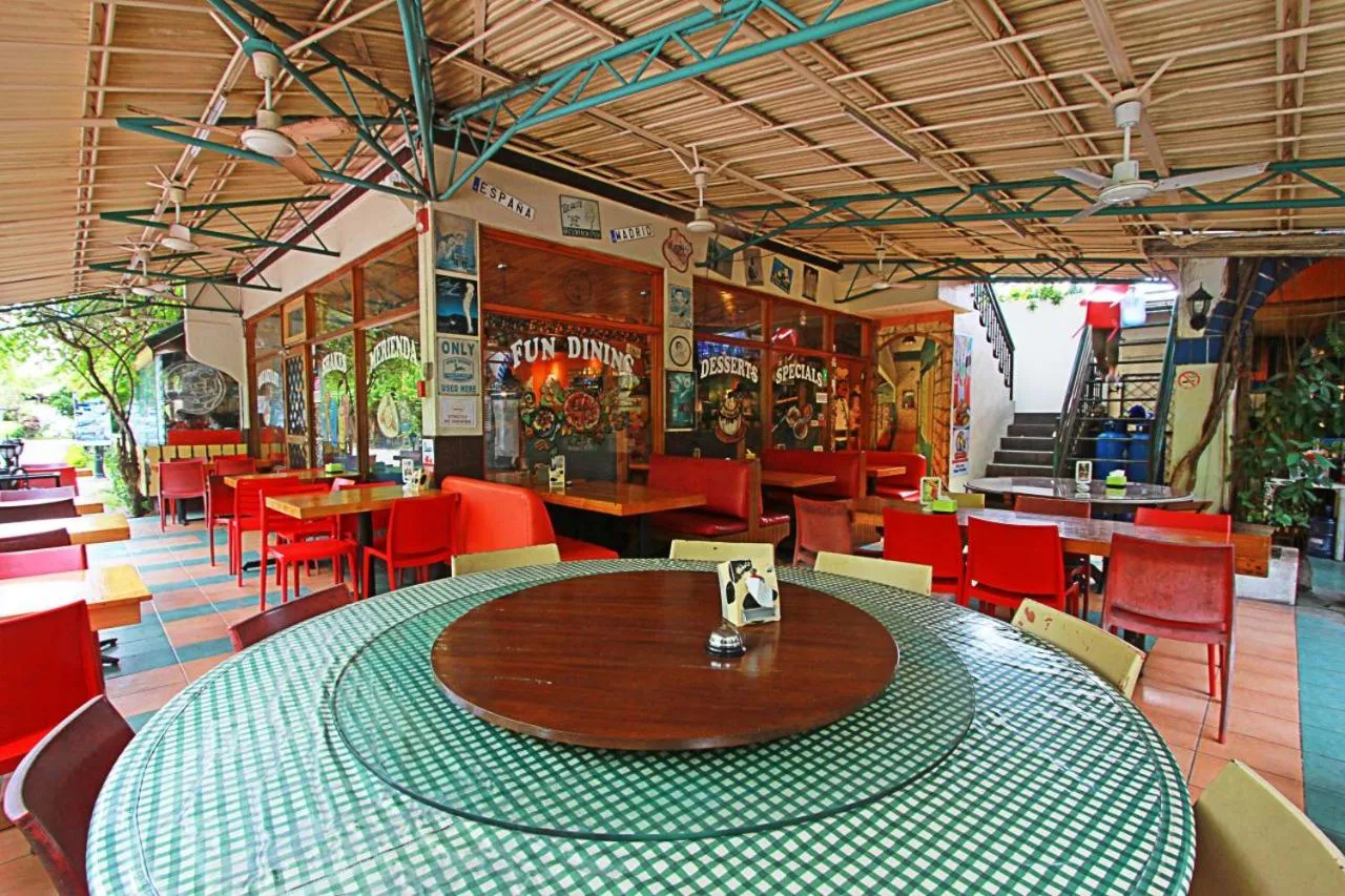 Restaurant/places to eat in Florentina Homes