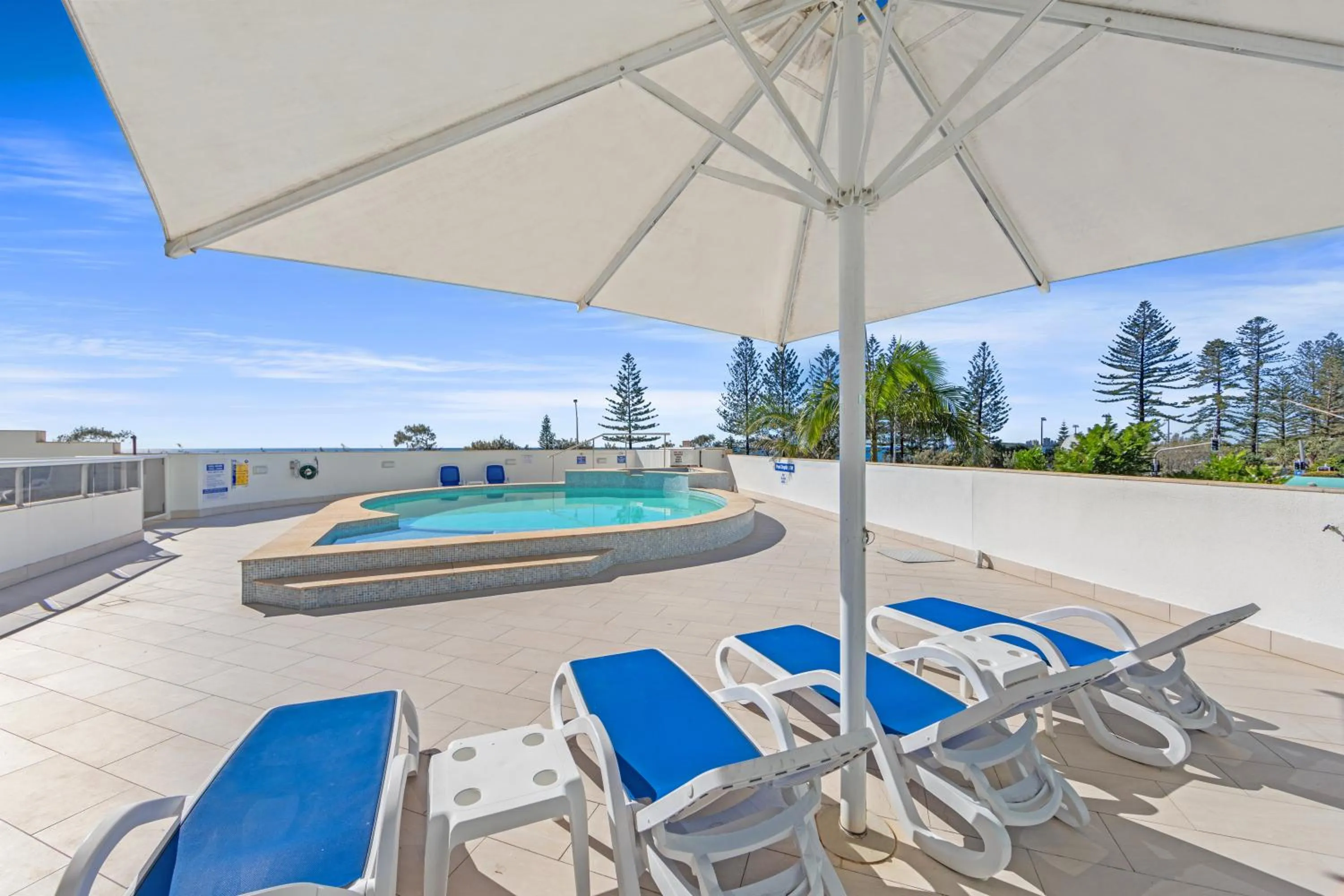 Swimming pool in Aquarius Resort