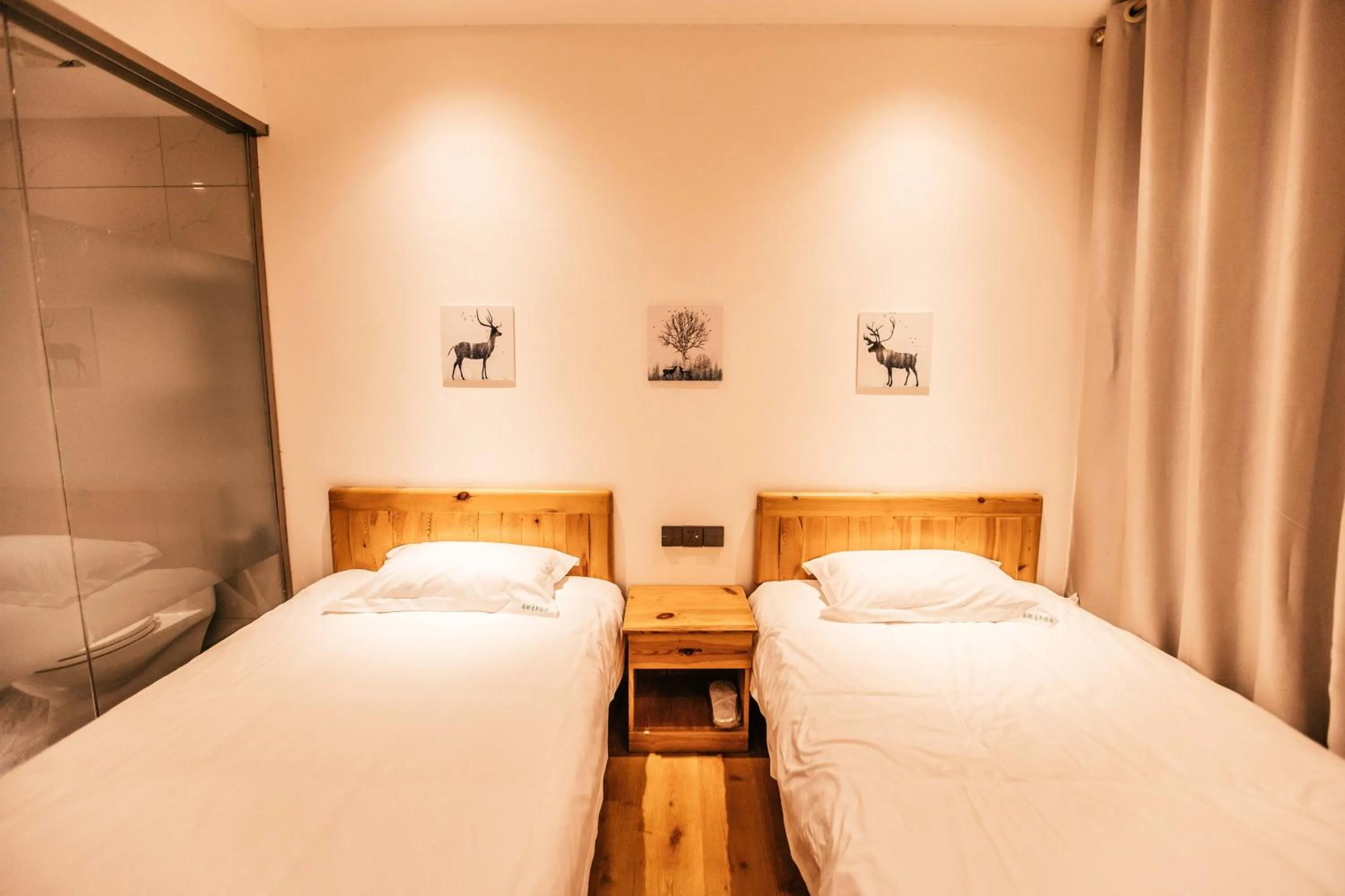 Bedroom, Bed in Qufu International Youth Hostel