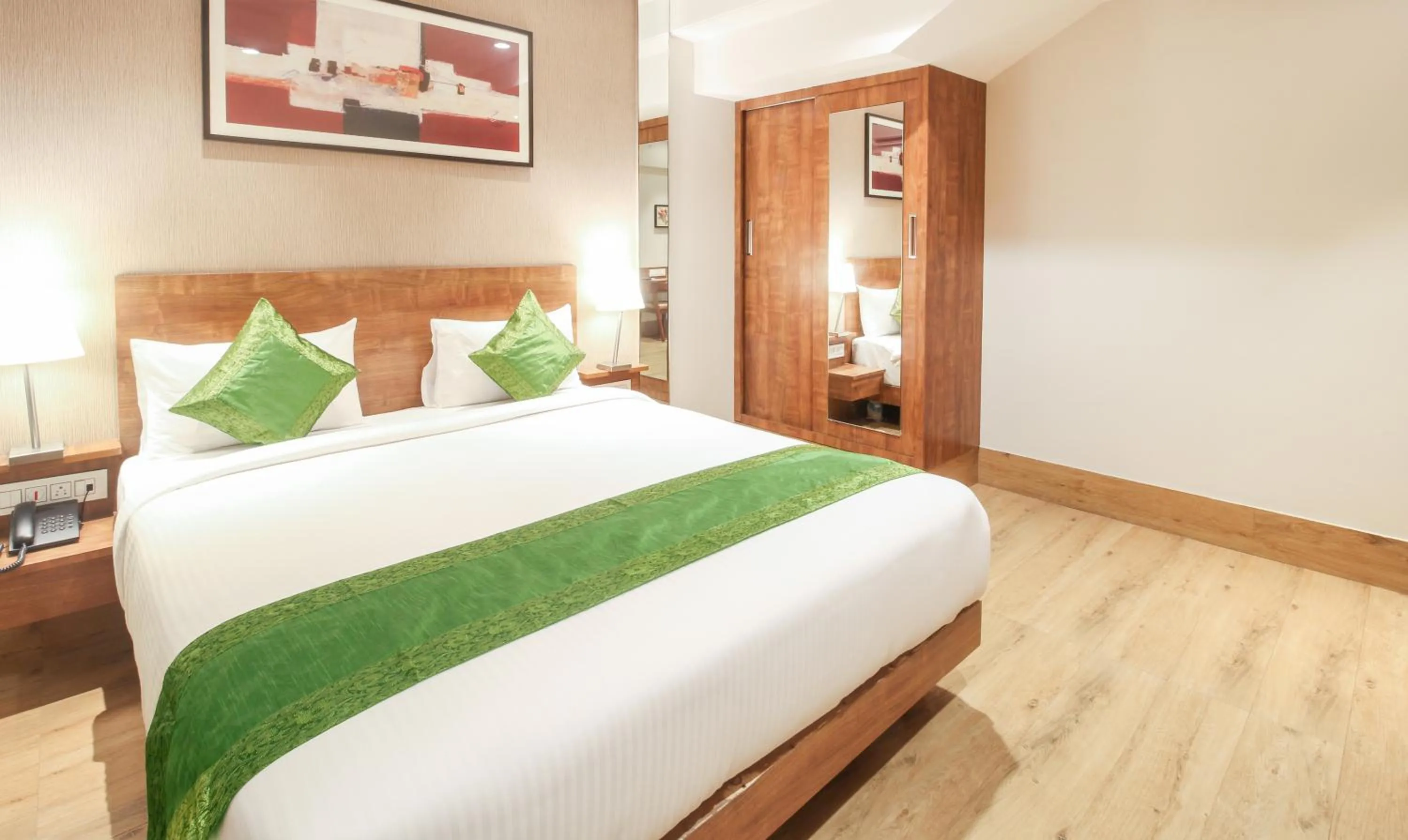 Bed in Treebo Elite Residency - 2 kms from Railway station