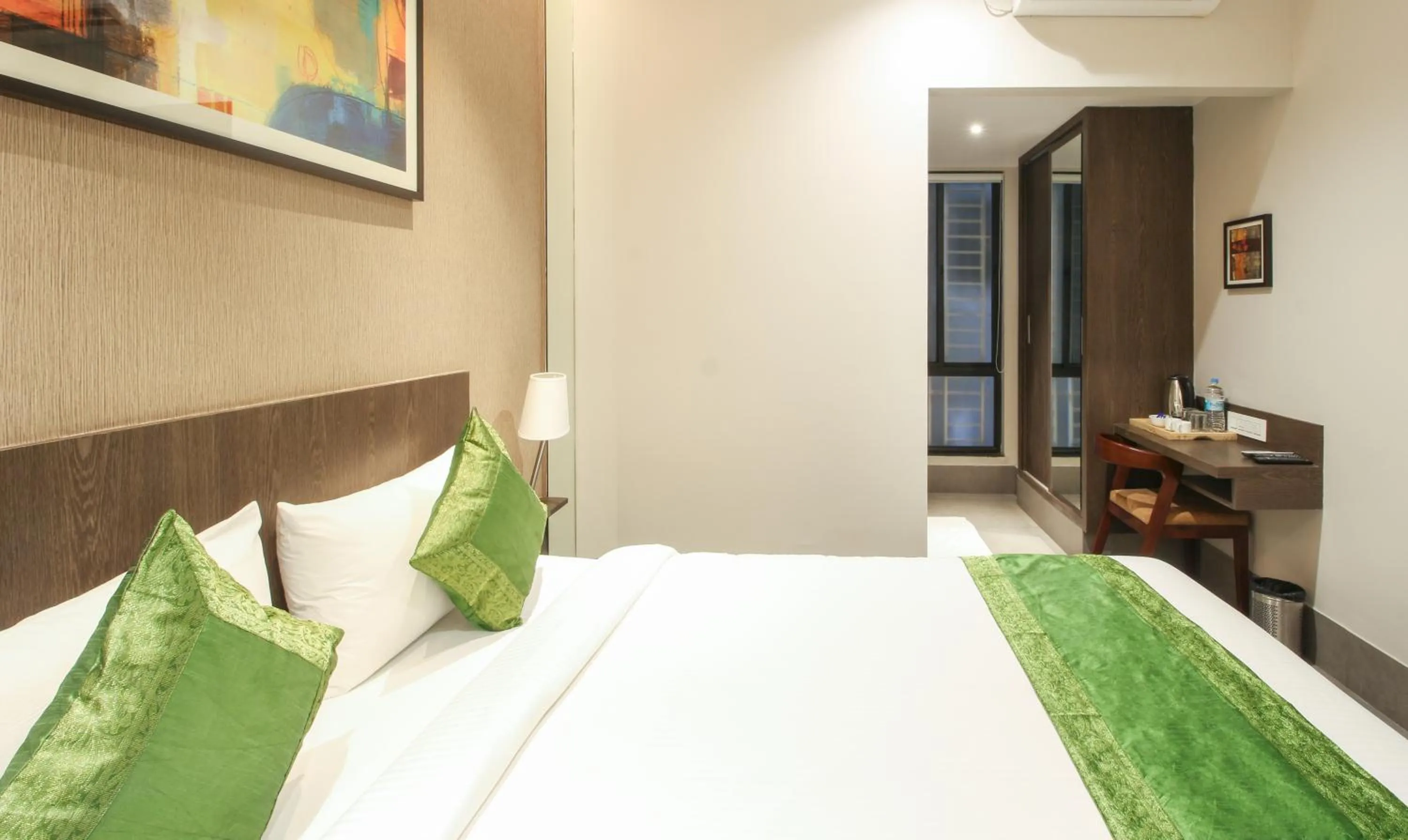 Bed in Treebo Elite Residency - 2 kms from Railway station