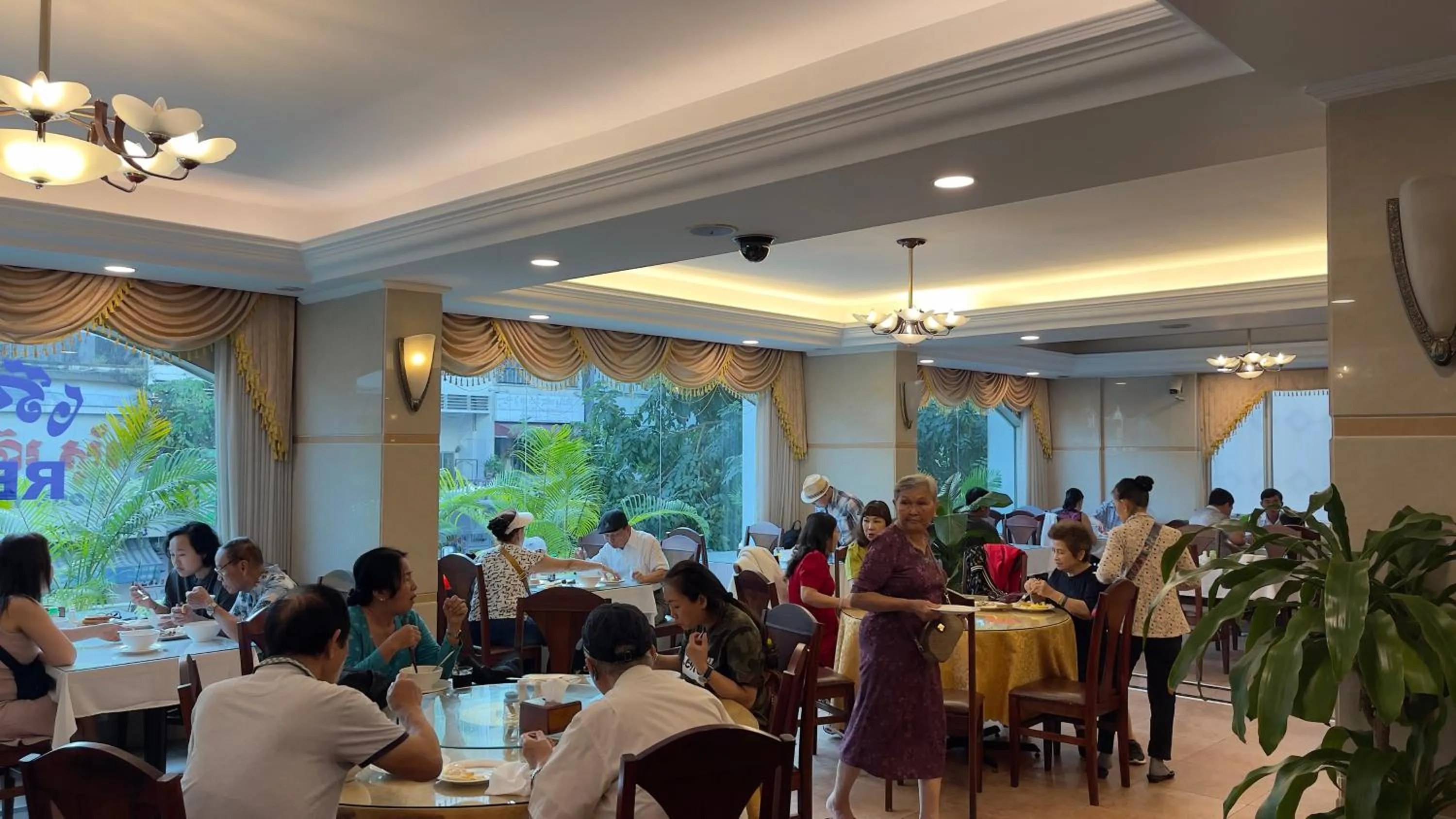 Restaurant/places to eat in Hotel Sor