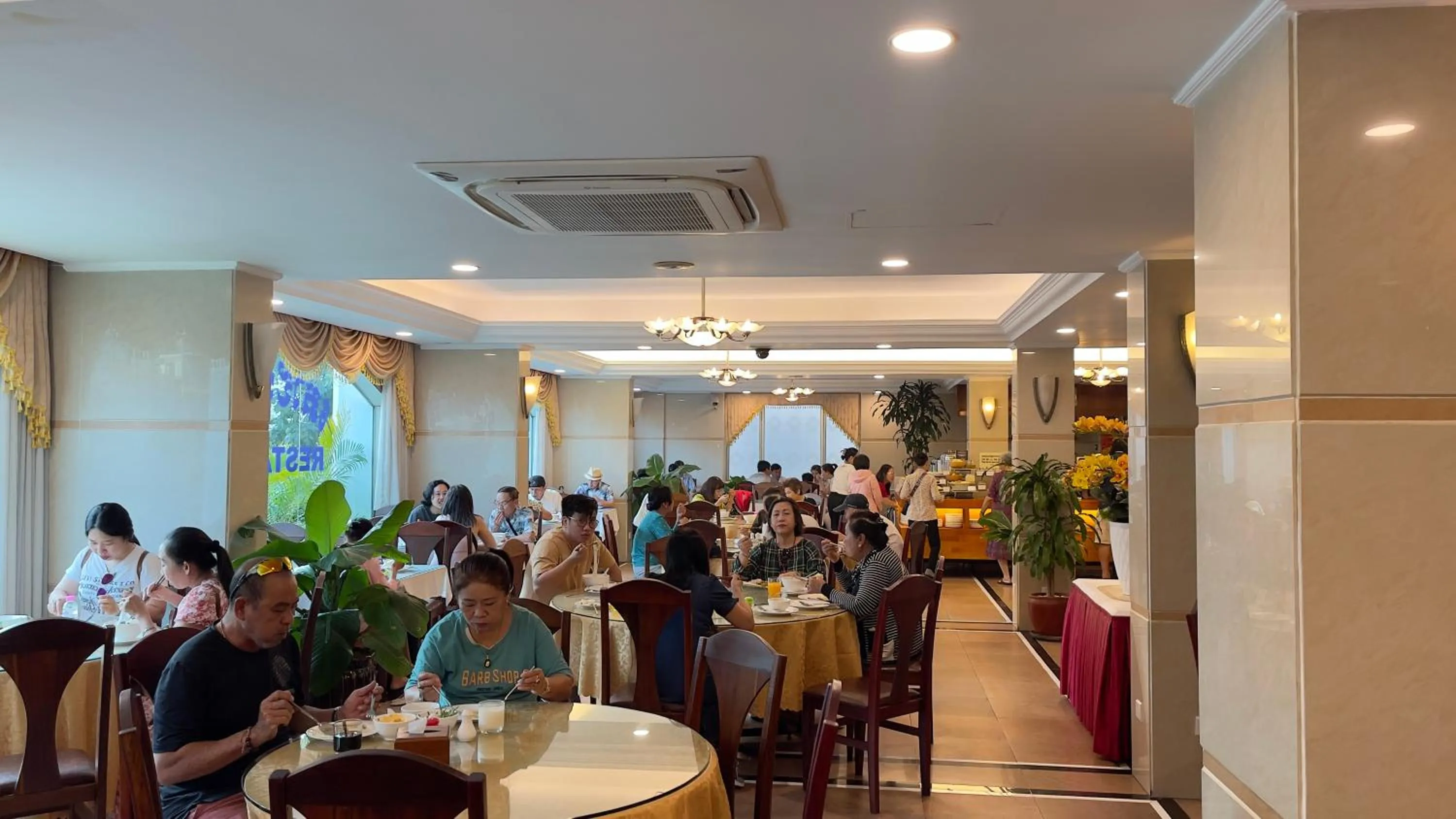 Restaurant/places to eat in Hotel Sor