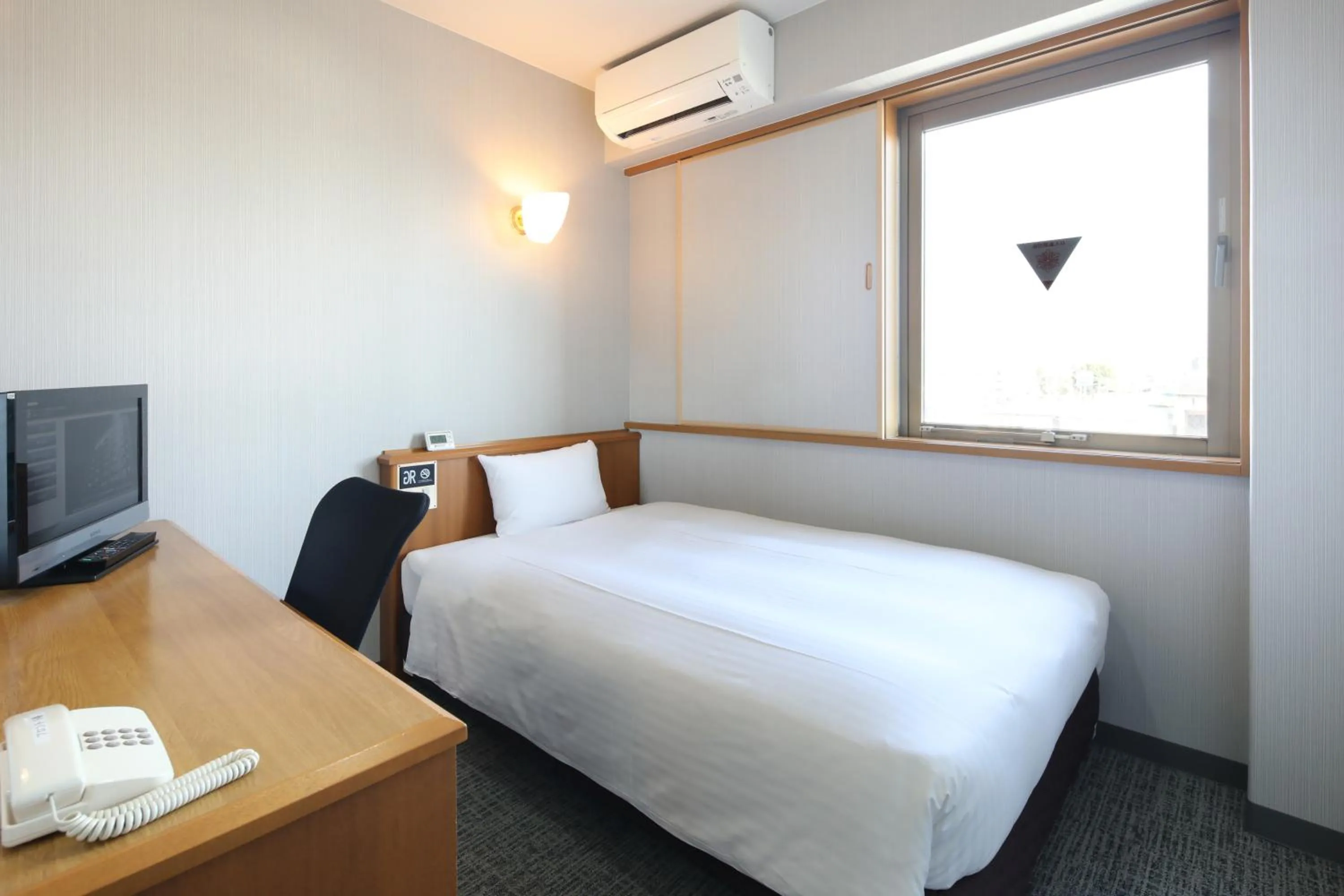 Bed in Green Rich Hotel Aso Kumamoto Airport (Artificial hot spring Futamata Yunohana)
