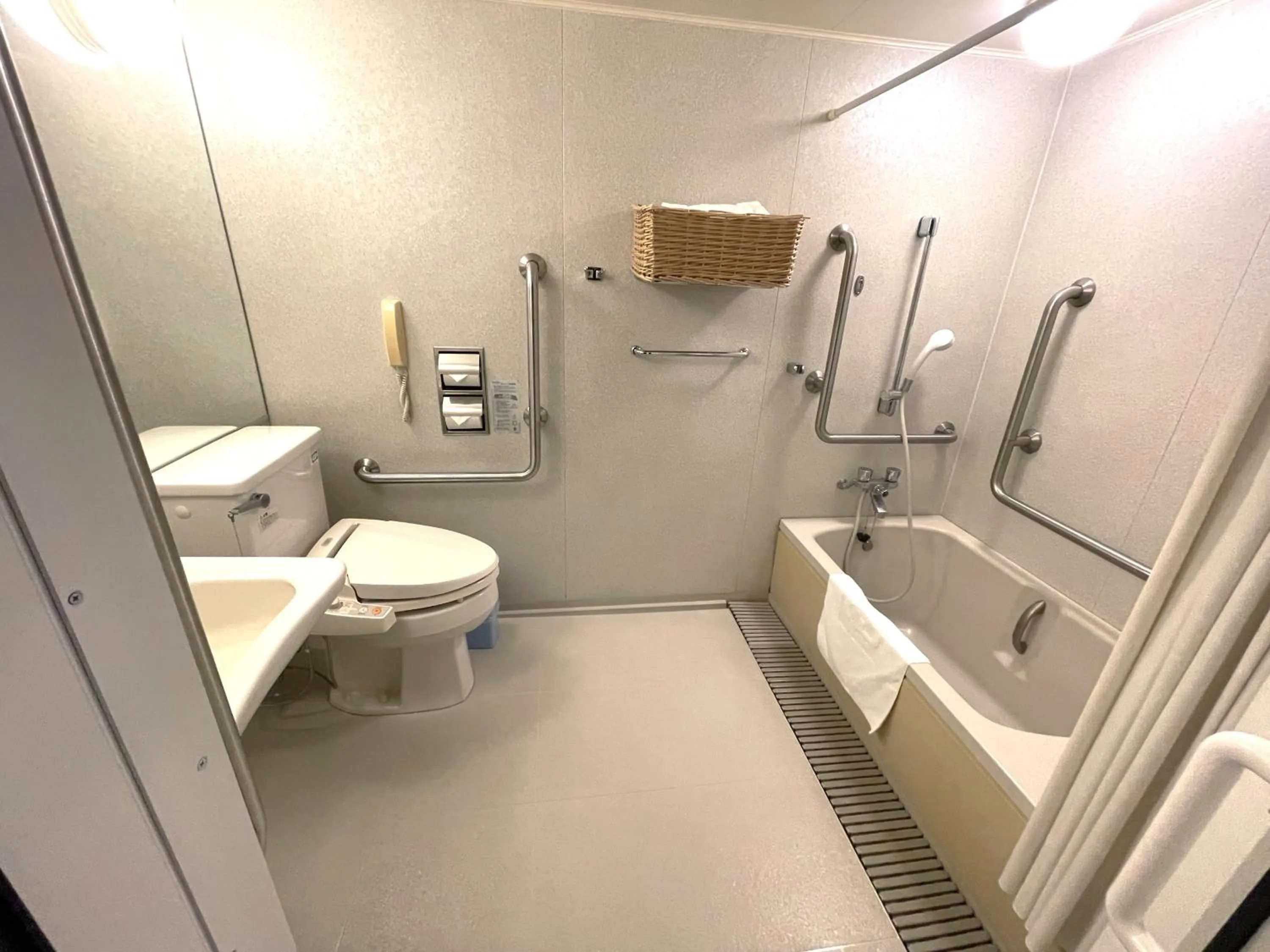 Bathroom in Green Rich Hotel Aso Kumamoto Airport (Artificial hot spring Futamata Yunohana)