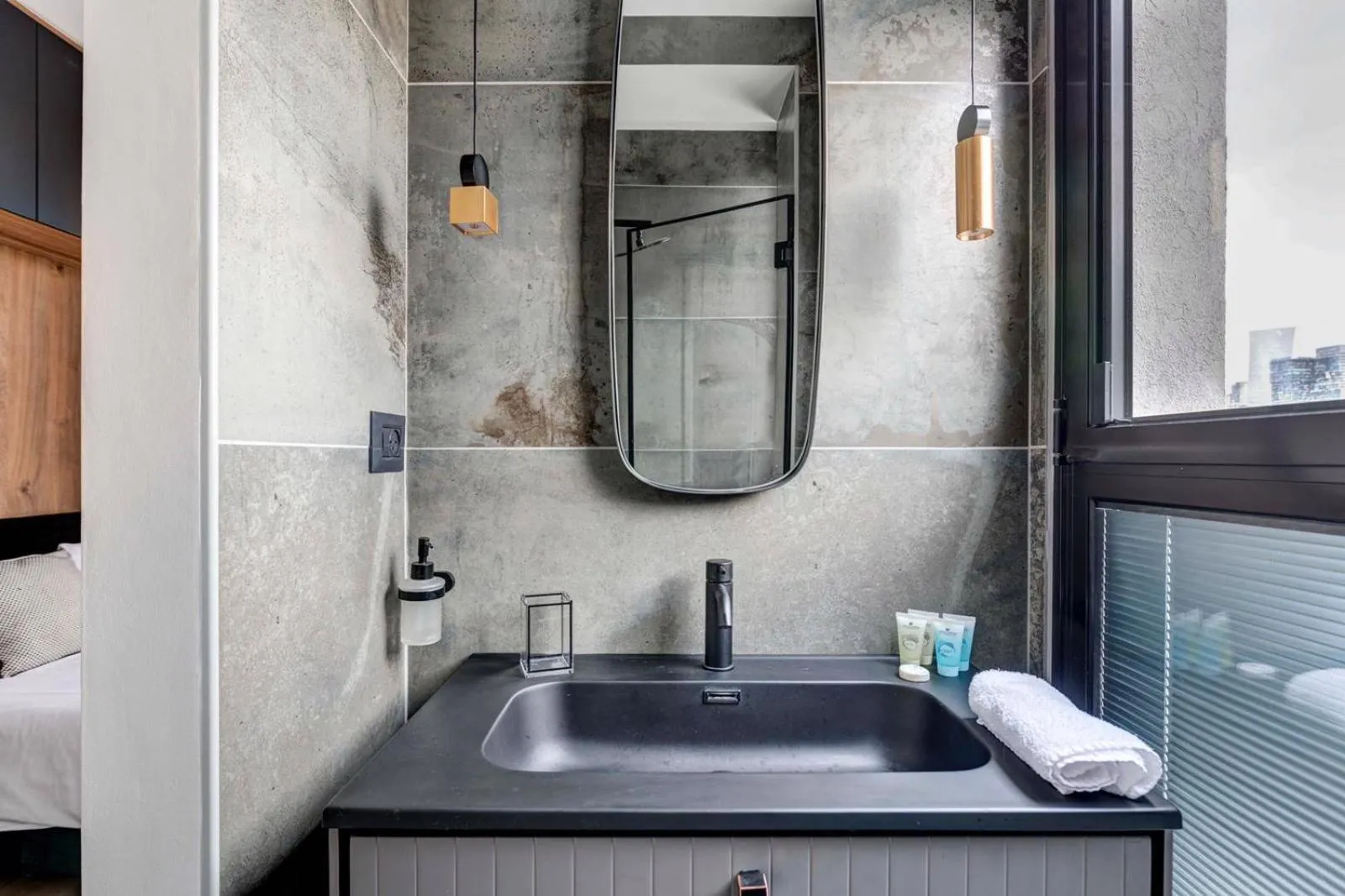 Bathroom in Penthouse 3BR near Rothschild bd by HolyGuest