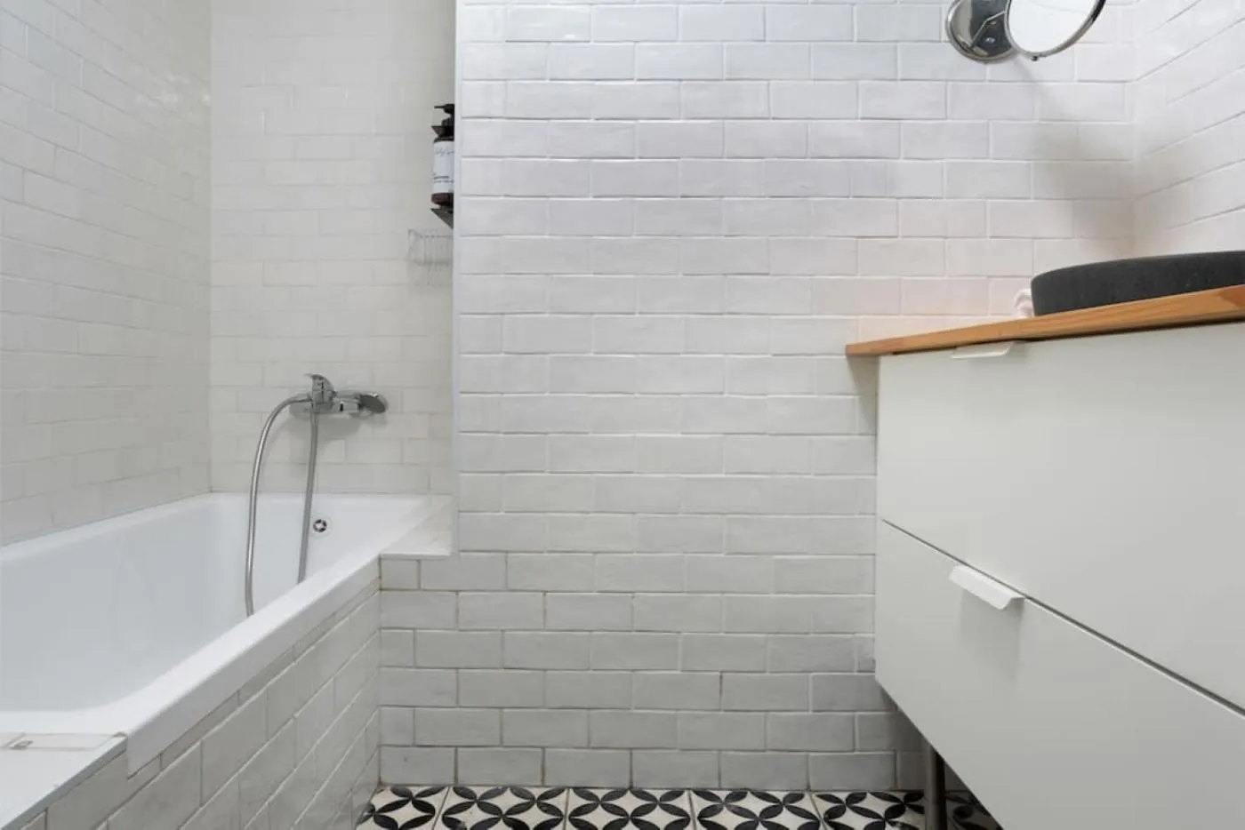 Bathroom in Penthouse 3BR near Rothschild bd by HolyGuest