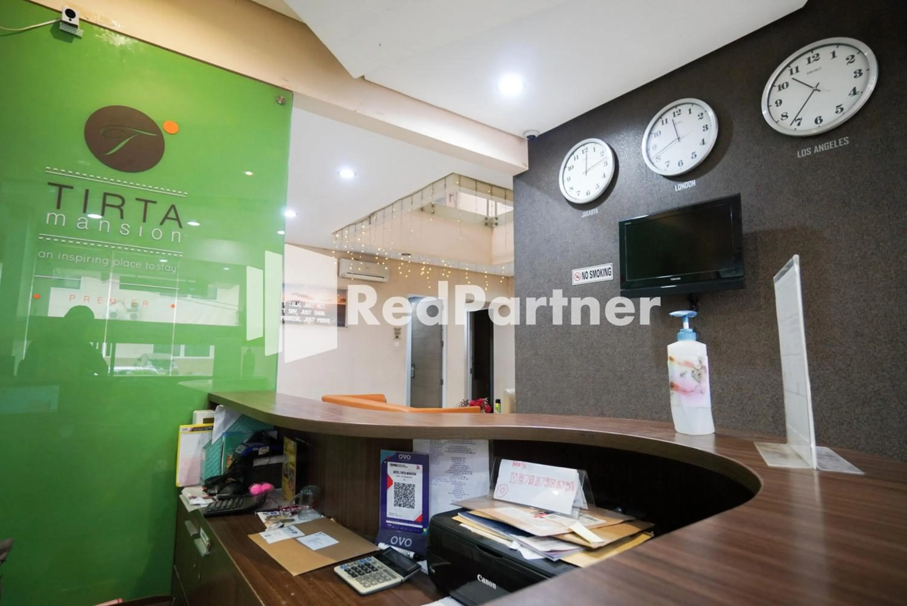 Lobby or reception in Tirta Mansion Lippo Karawaci Mitra RedDoorz