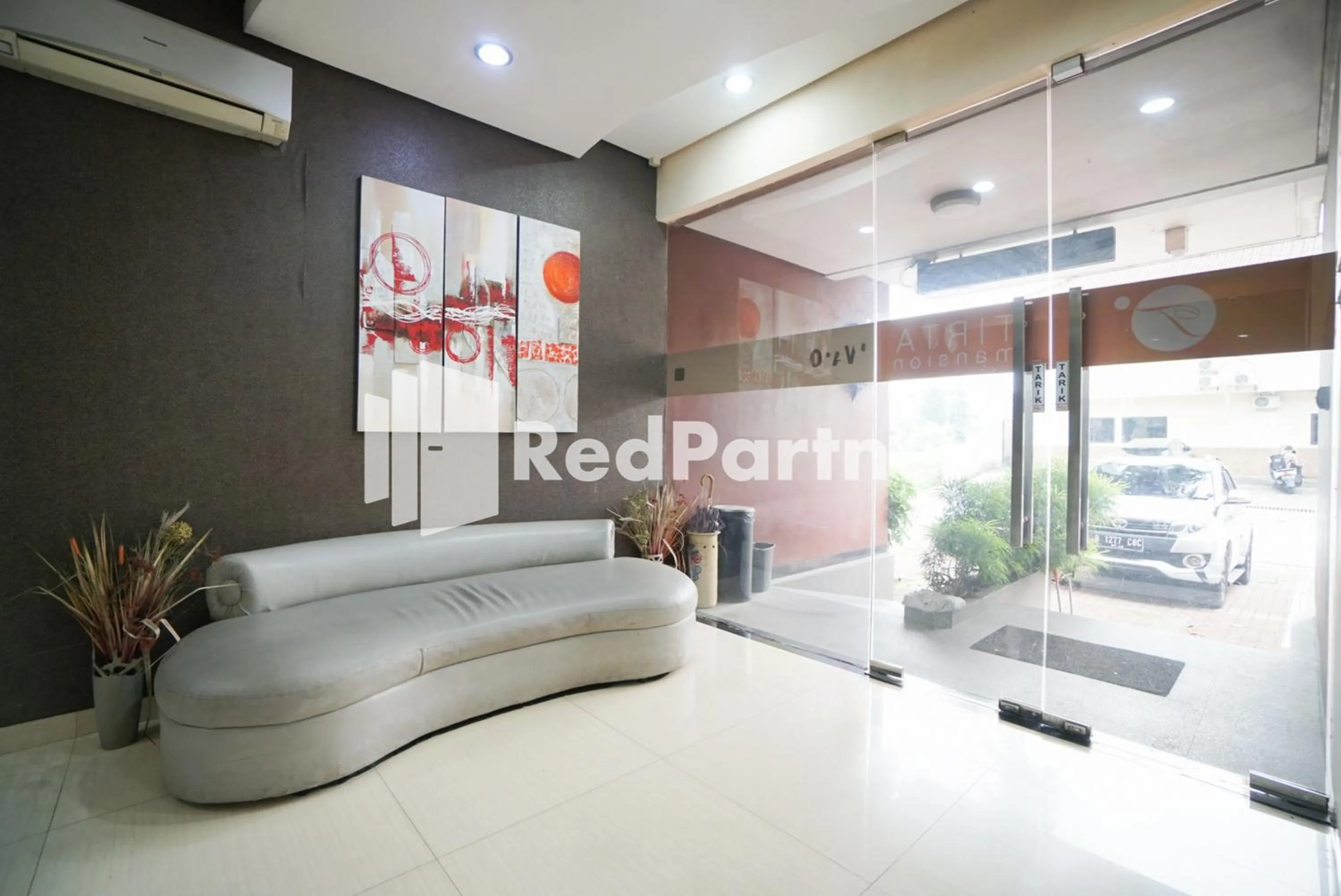 Lobby or reception in Tirta Mansion Lippo Karawaci Mitra RedDoorz