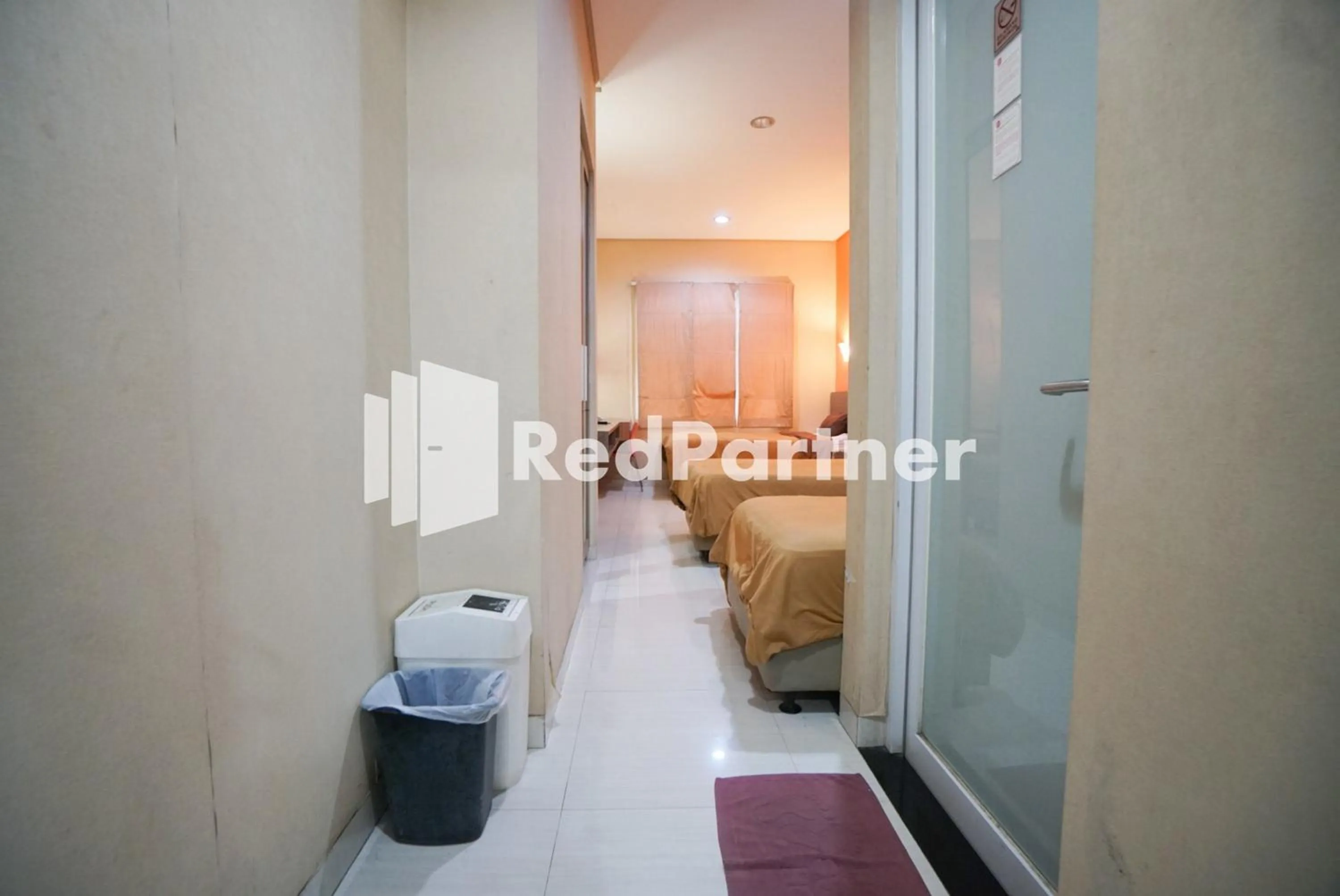 Bedroom in Tirta Mansion Lippo Karawaci Mitra RedDoorz