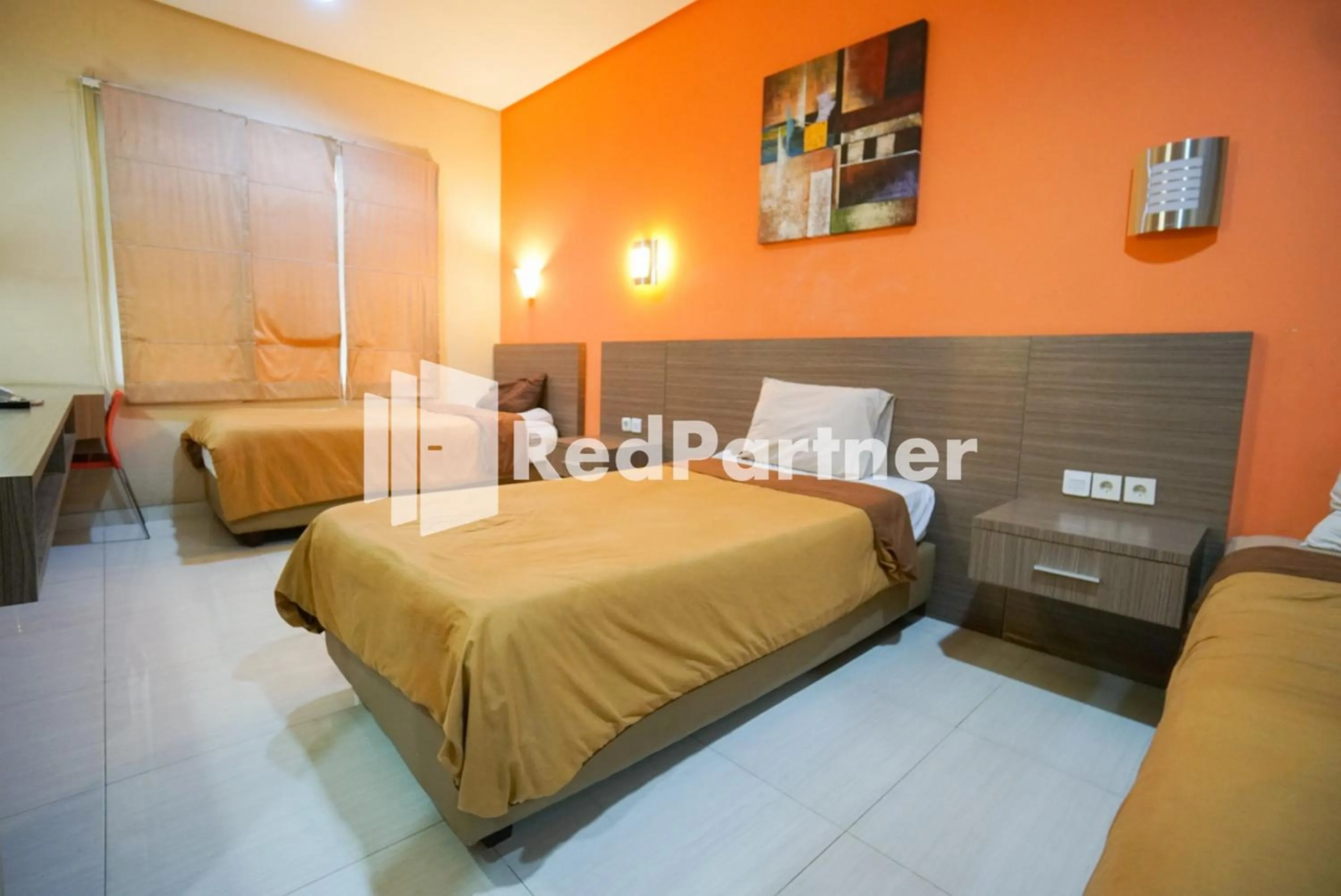 Bedroom, Bed in Tirta Mansion Lippo Karawaci Mitra RedDoorz
