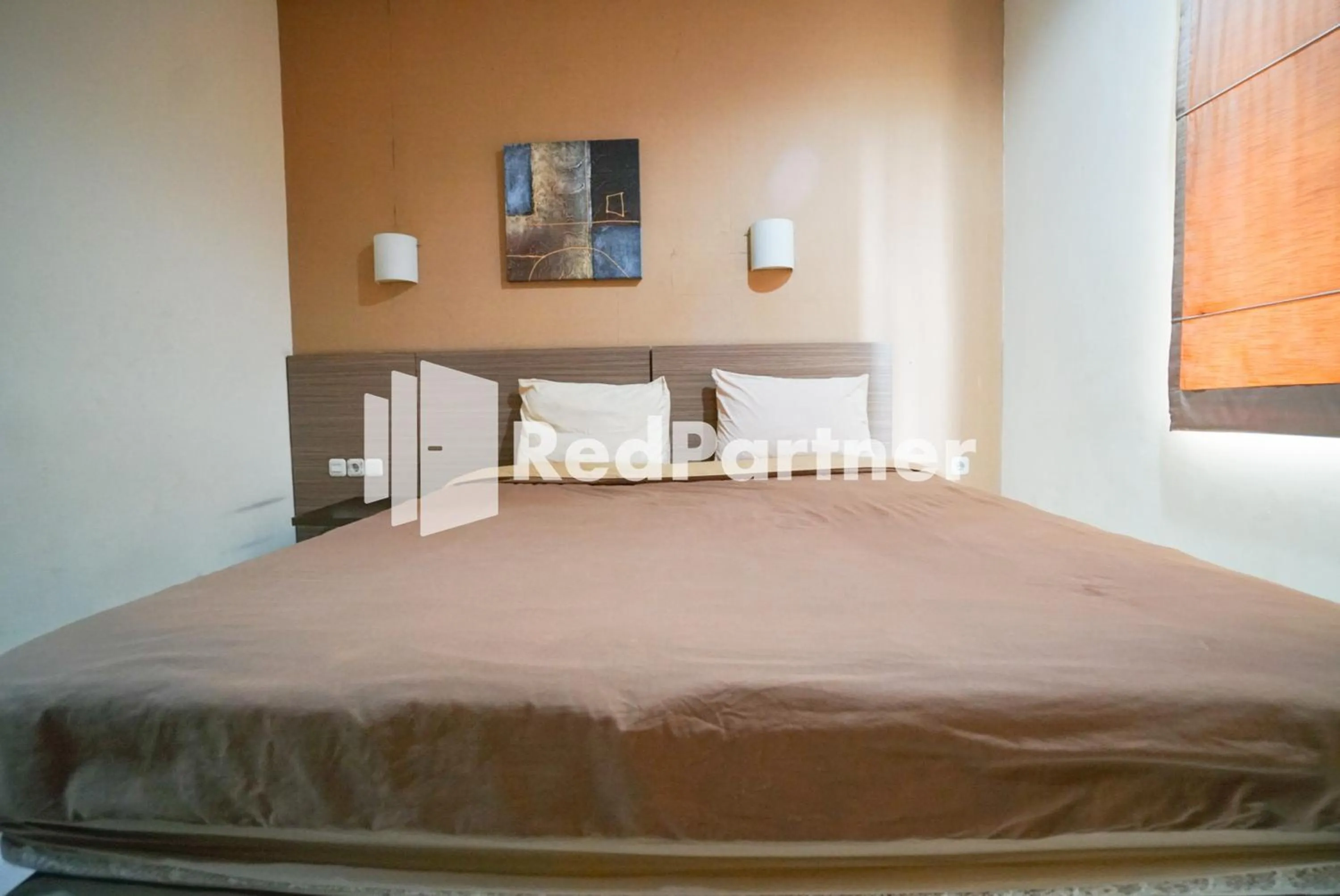 Bedroom, Bed in Tirta Mansion Lippo Karawaci Mitra RedDoorz