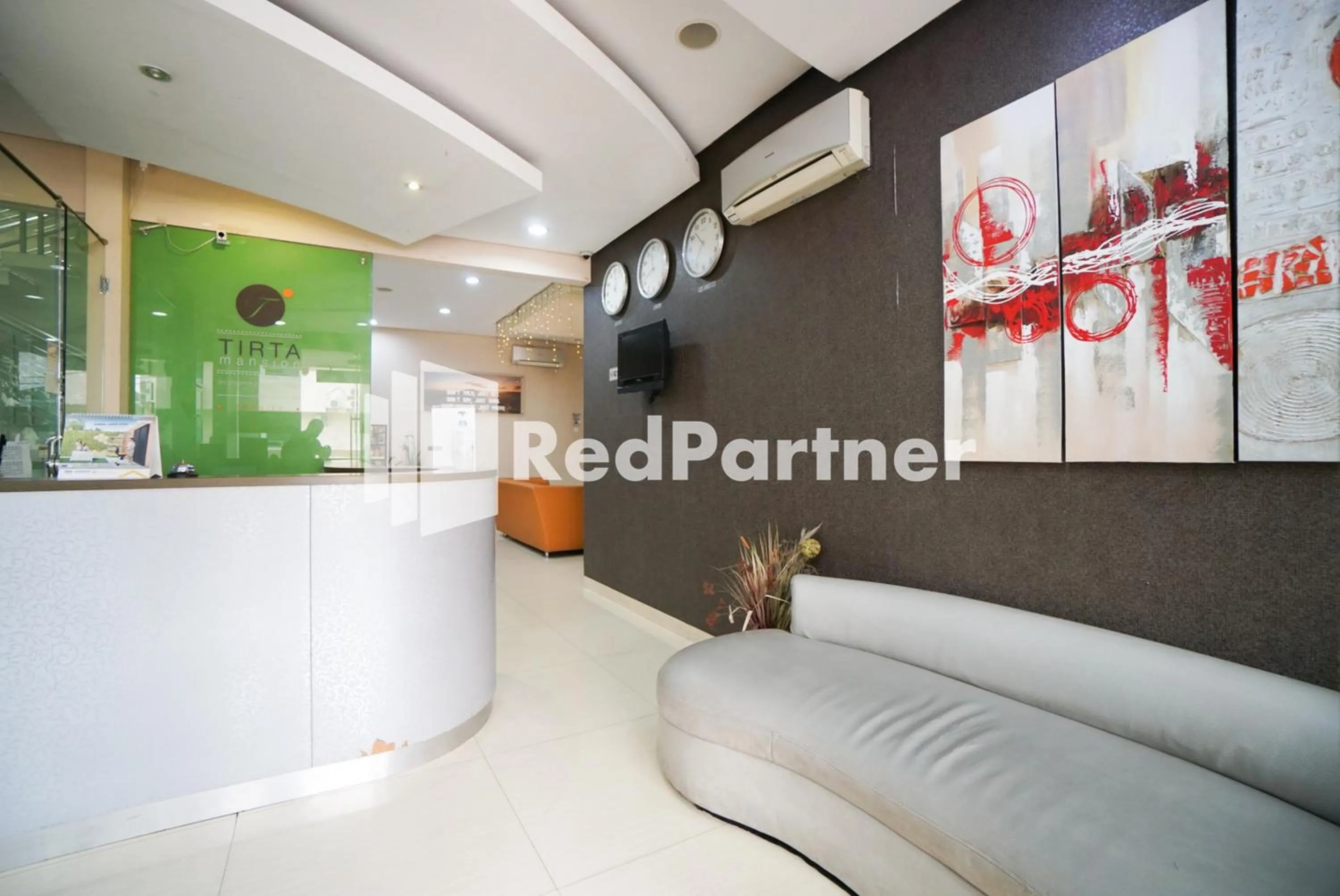 Lobby or reception in Tirta Mansion Lippo Karawaci Mitra RedDoorz