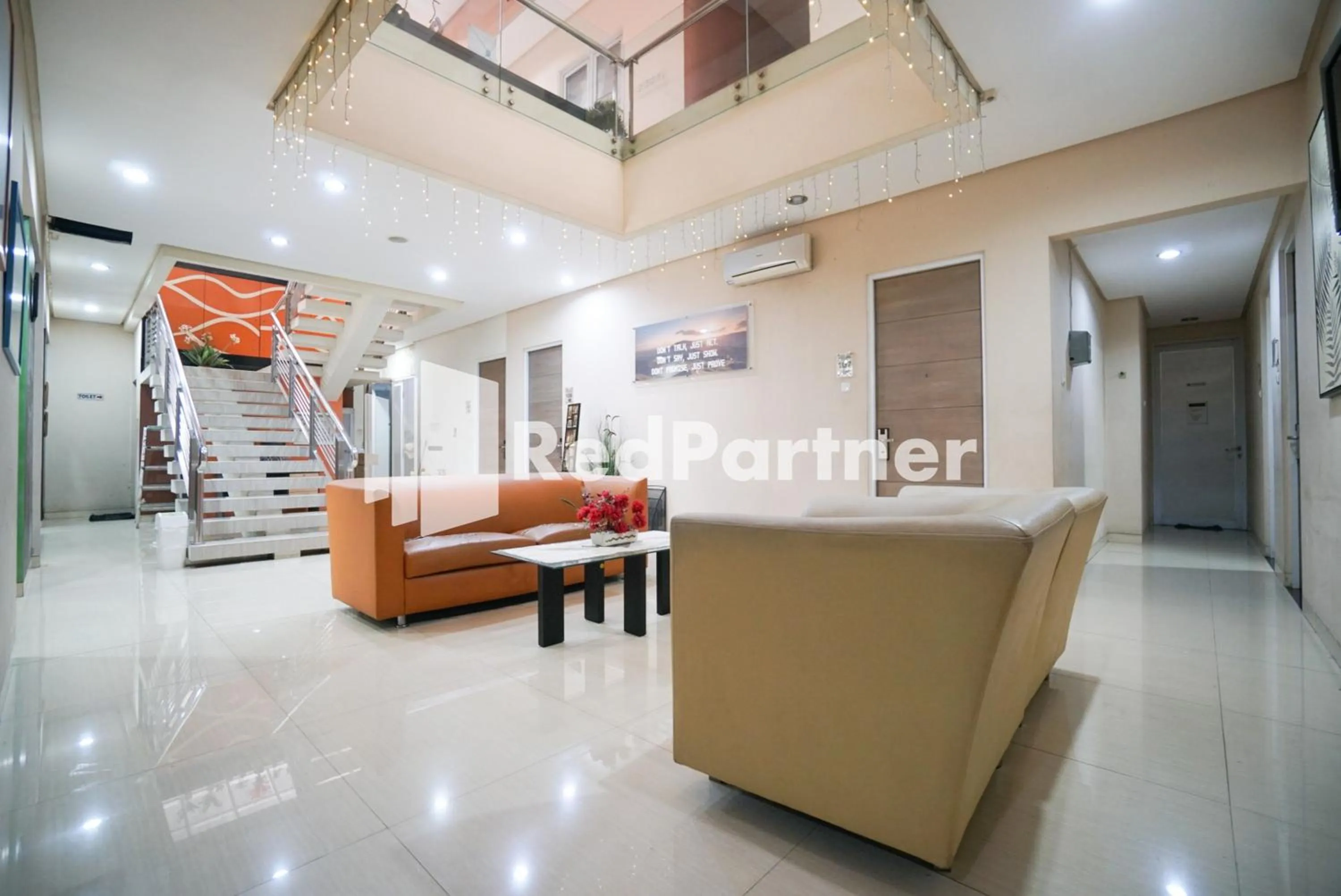 Living room in Tirta Mansion Lippo Karawaci Mitra RedDoorz