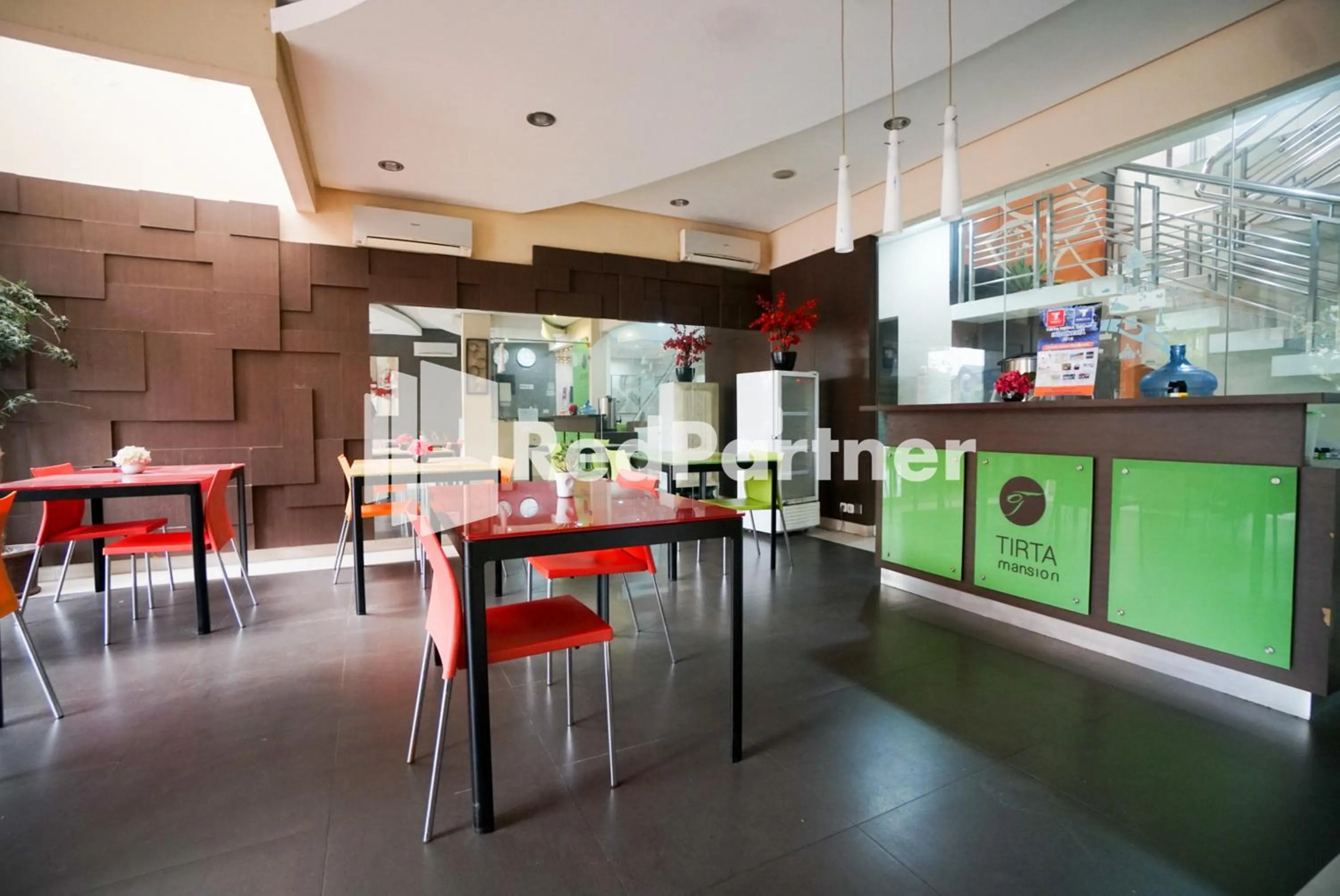 Restaurant/places to eat in Tirta Mansion Lippo Karawaci Mitra RedDoorz
