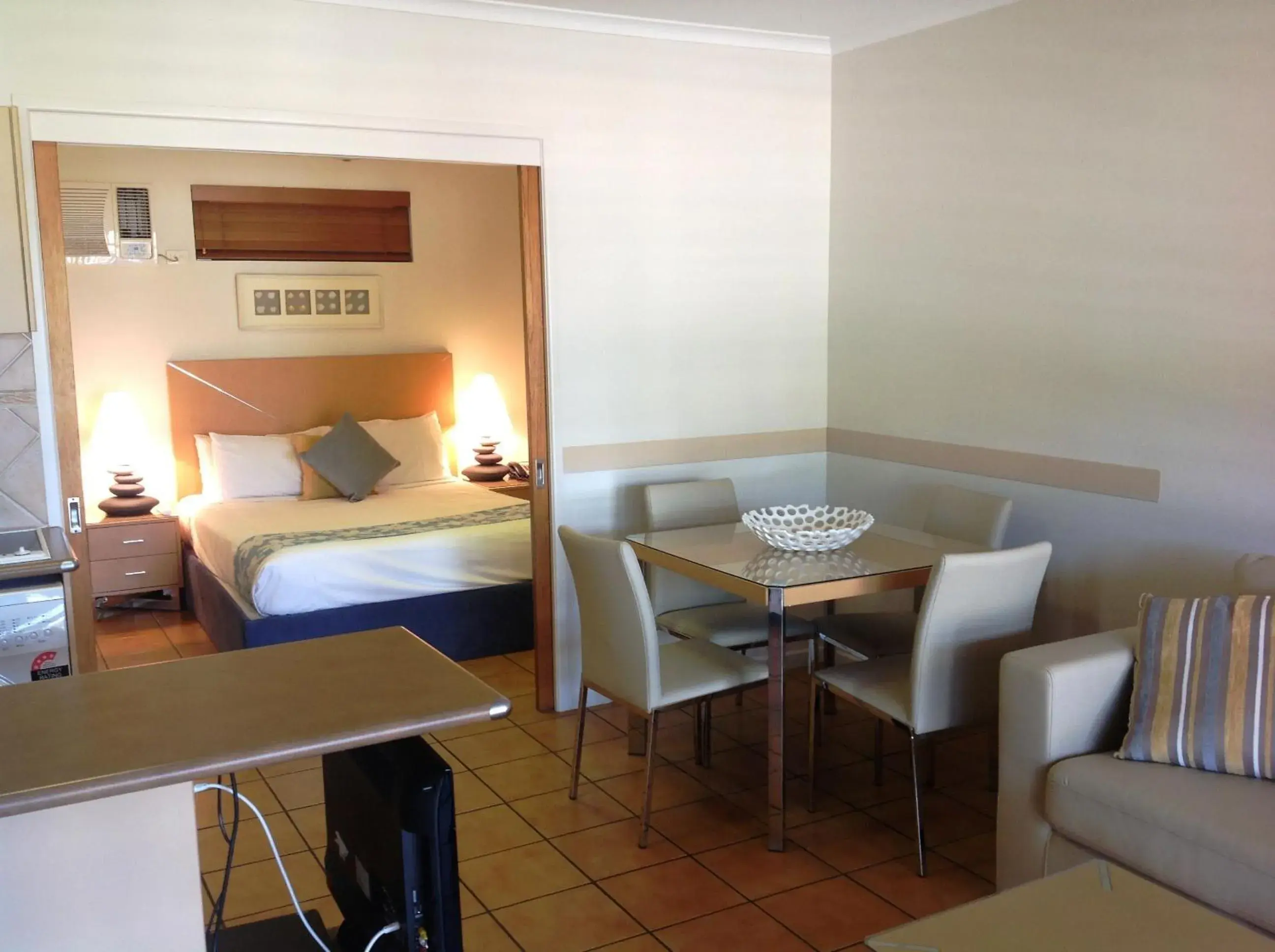 One-Bedroom Suite with Pool View in at Boathaven Bay Holiday Apartments One-Bedroom Suite with Pool View in at Boathaven Bay Holiday Apartments