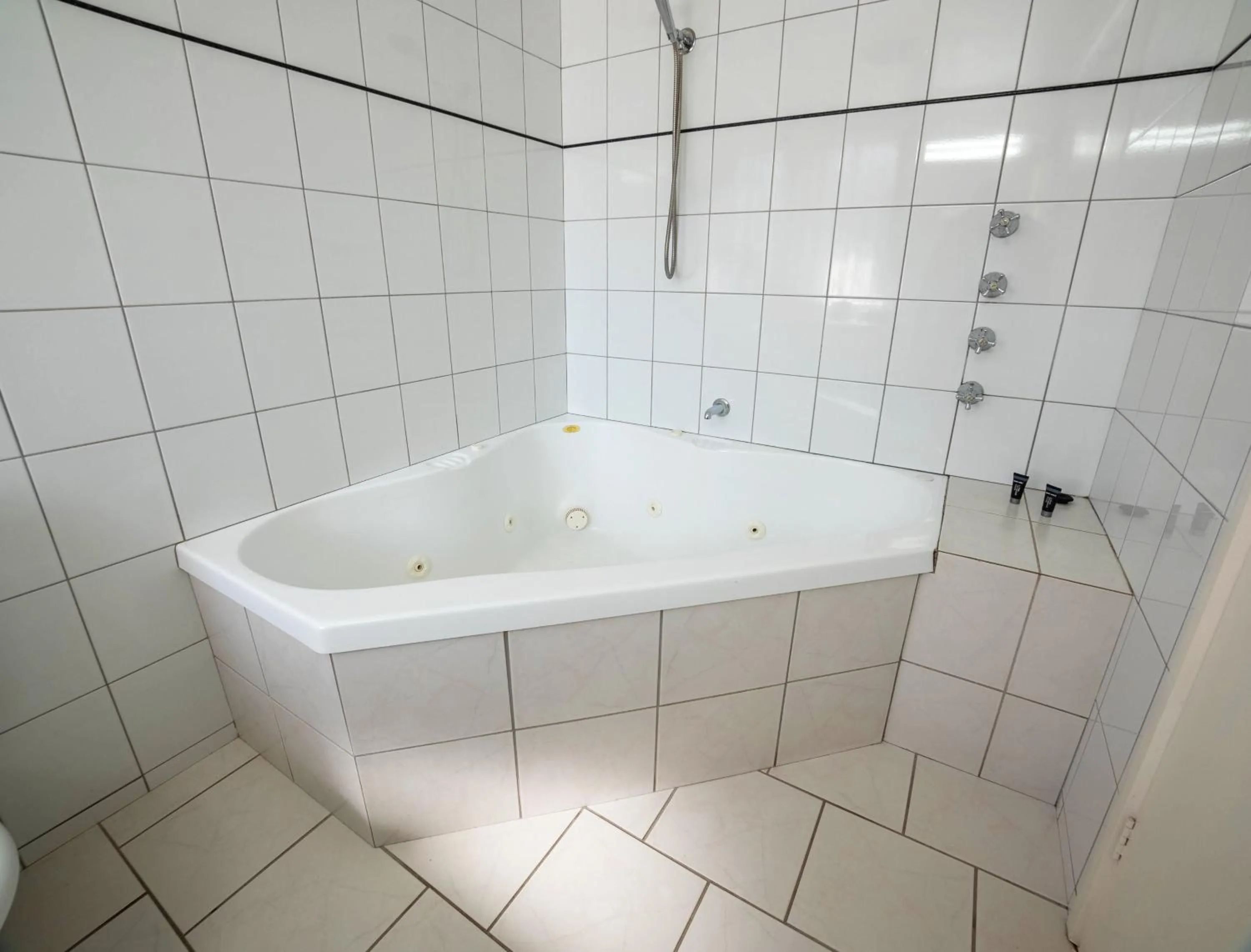 Hot Tub in The Black Bull Motel