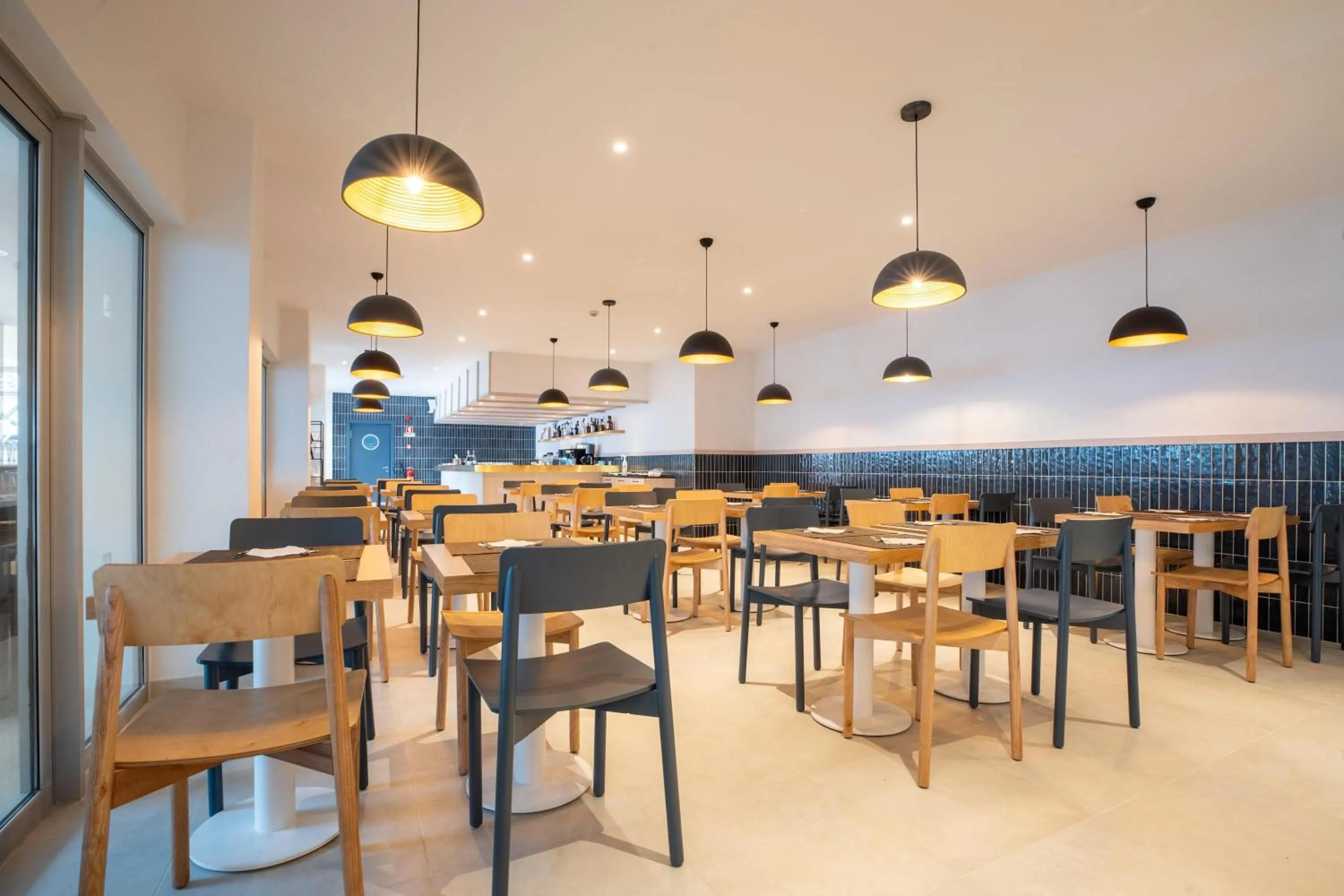 Restaurant/places to eat in Aqualuz Lagos by The Editory