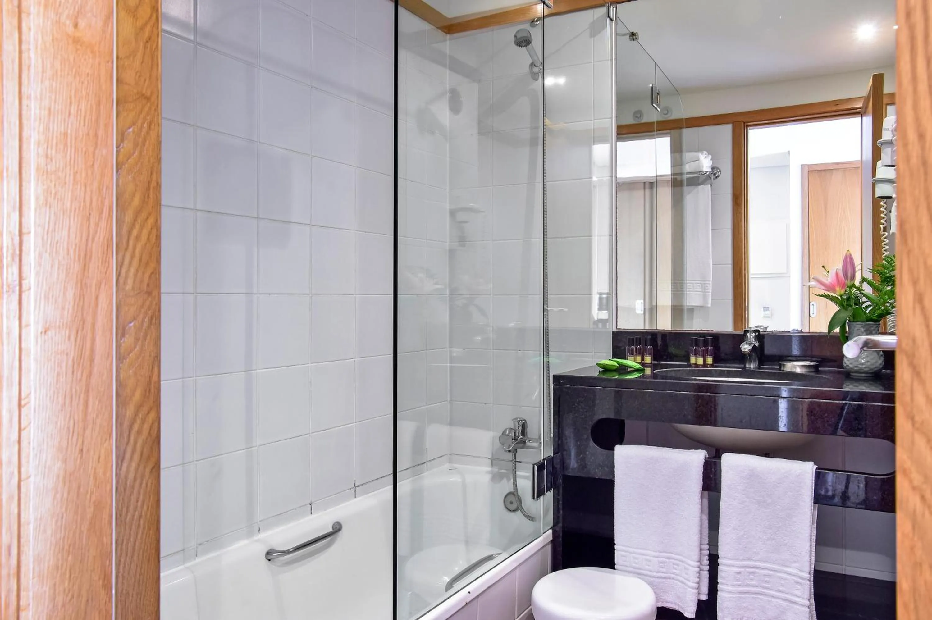 Shower in Aqualuz Lagos by The Editory