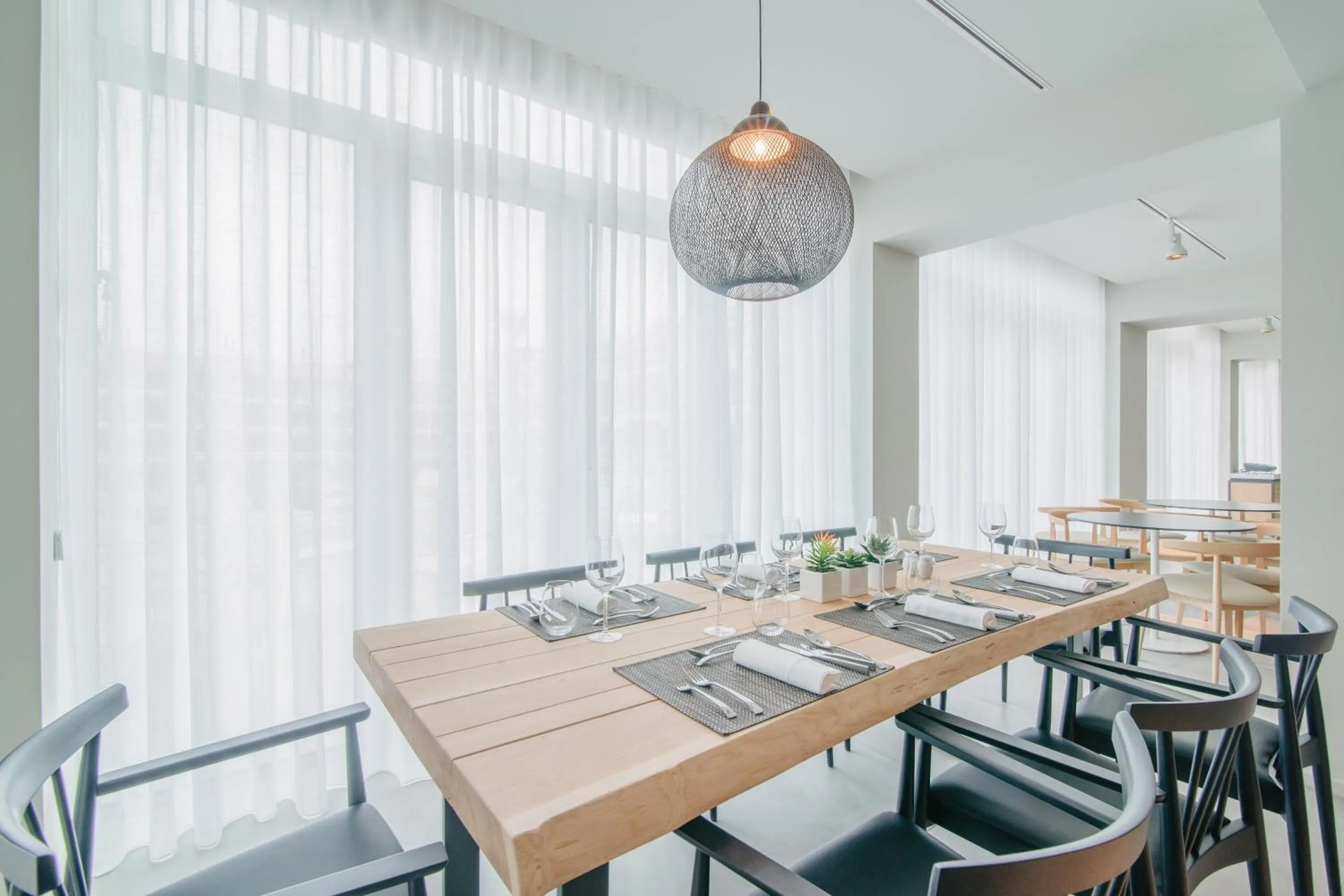 Restaurant/places to eat in Aqualuz Lagos by The Editory