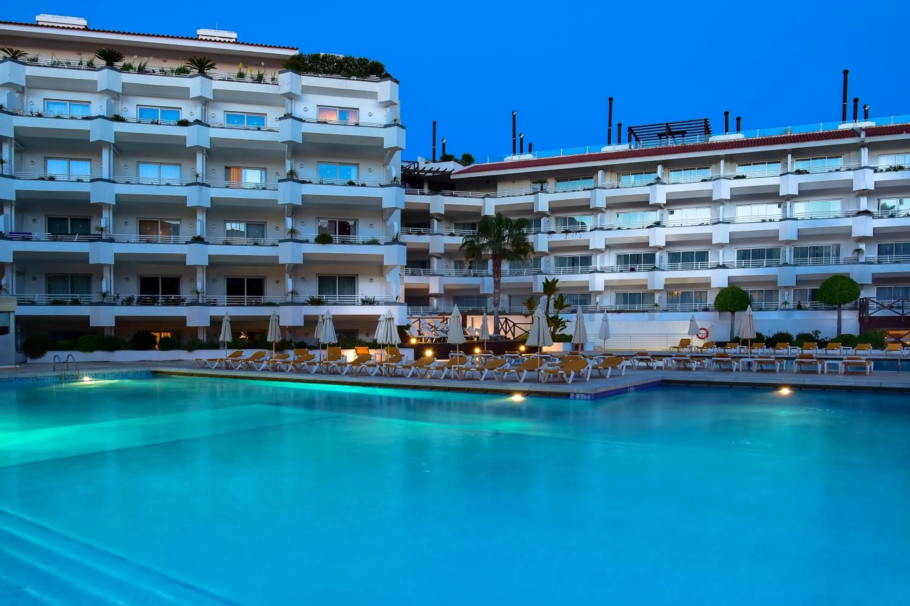 Property building in Aqualuz Lagos by The Editory