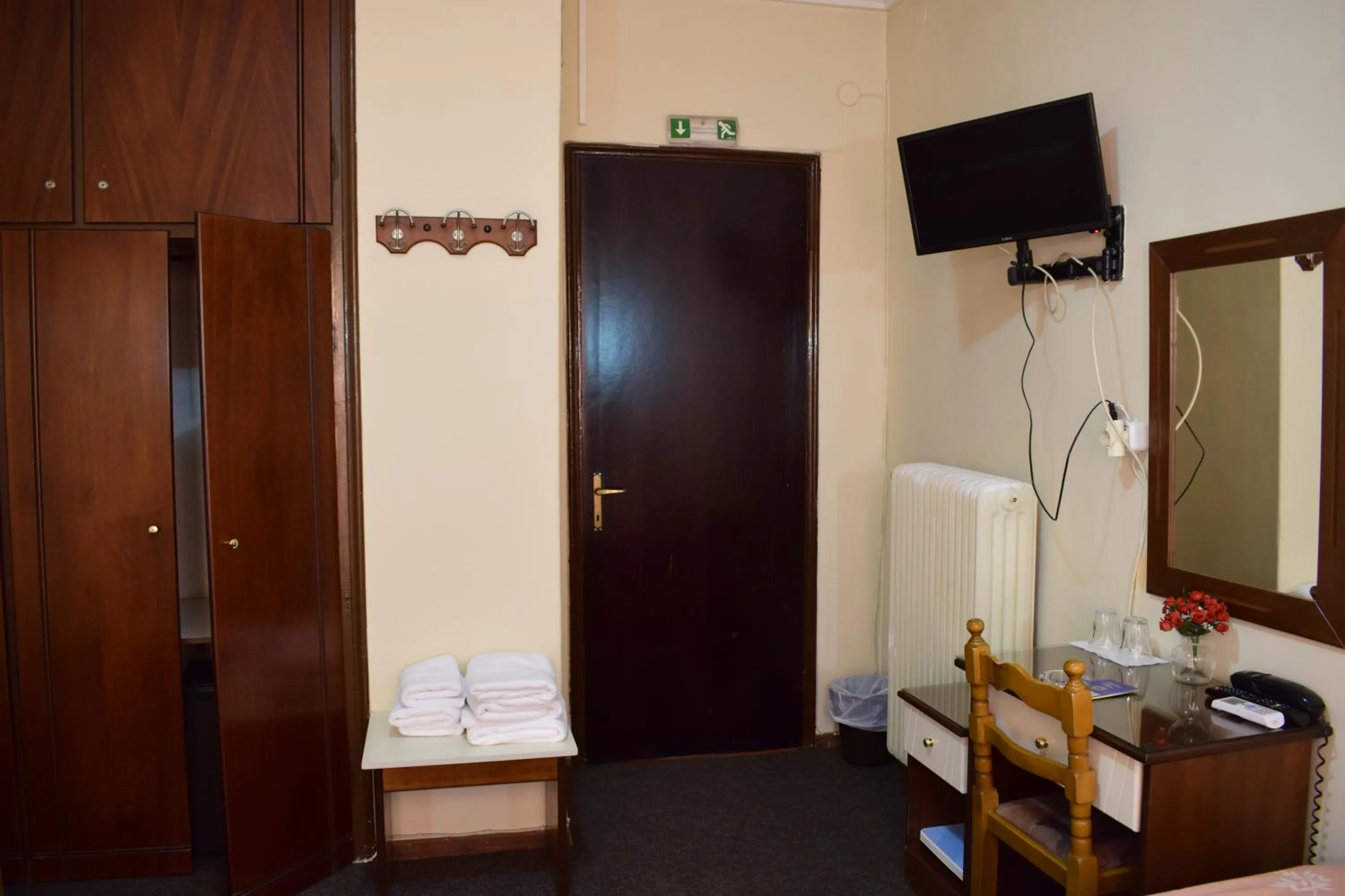 Bed in Hotel Hellinis