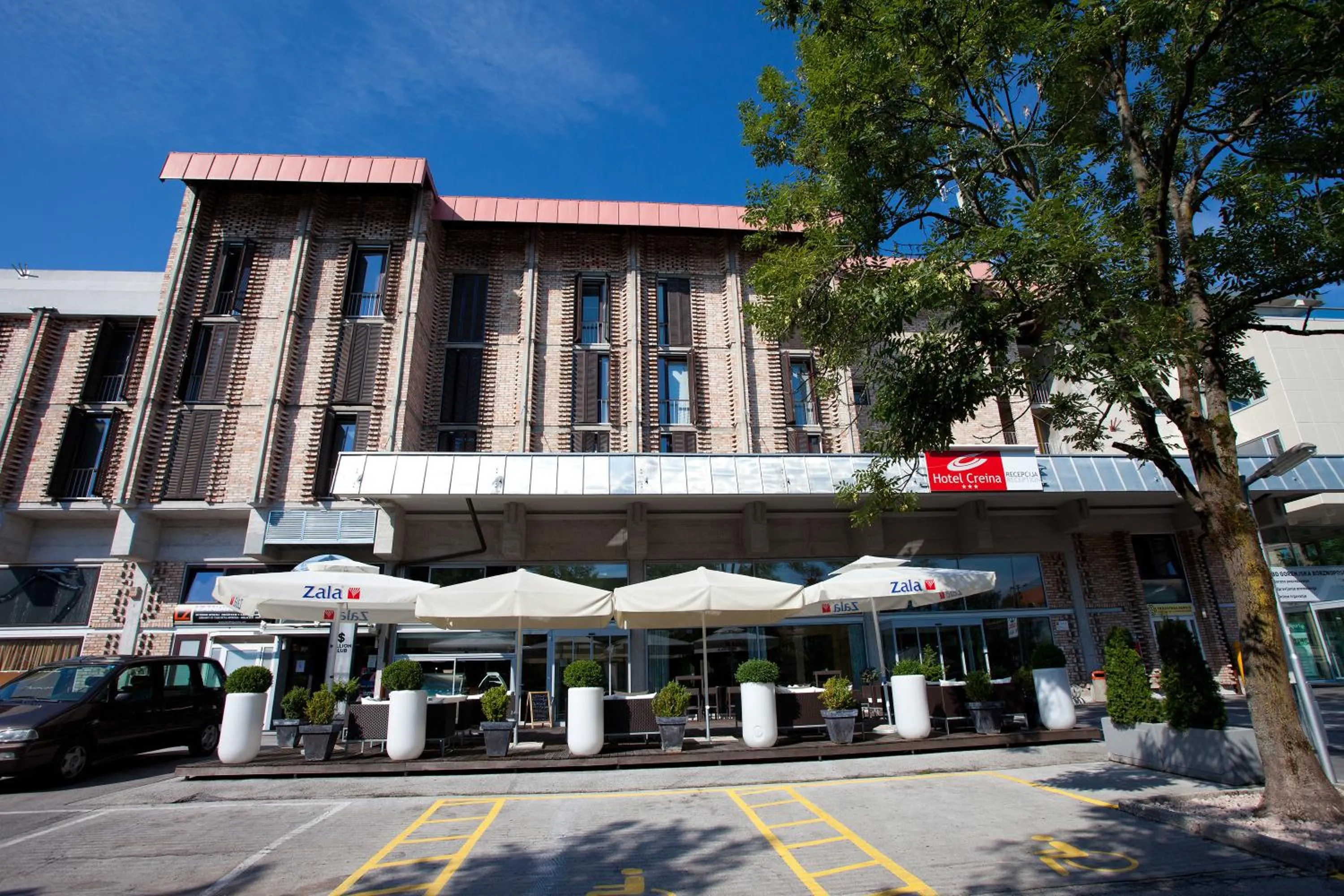 Facade/entrance in Hotel Creina