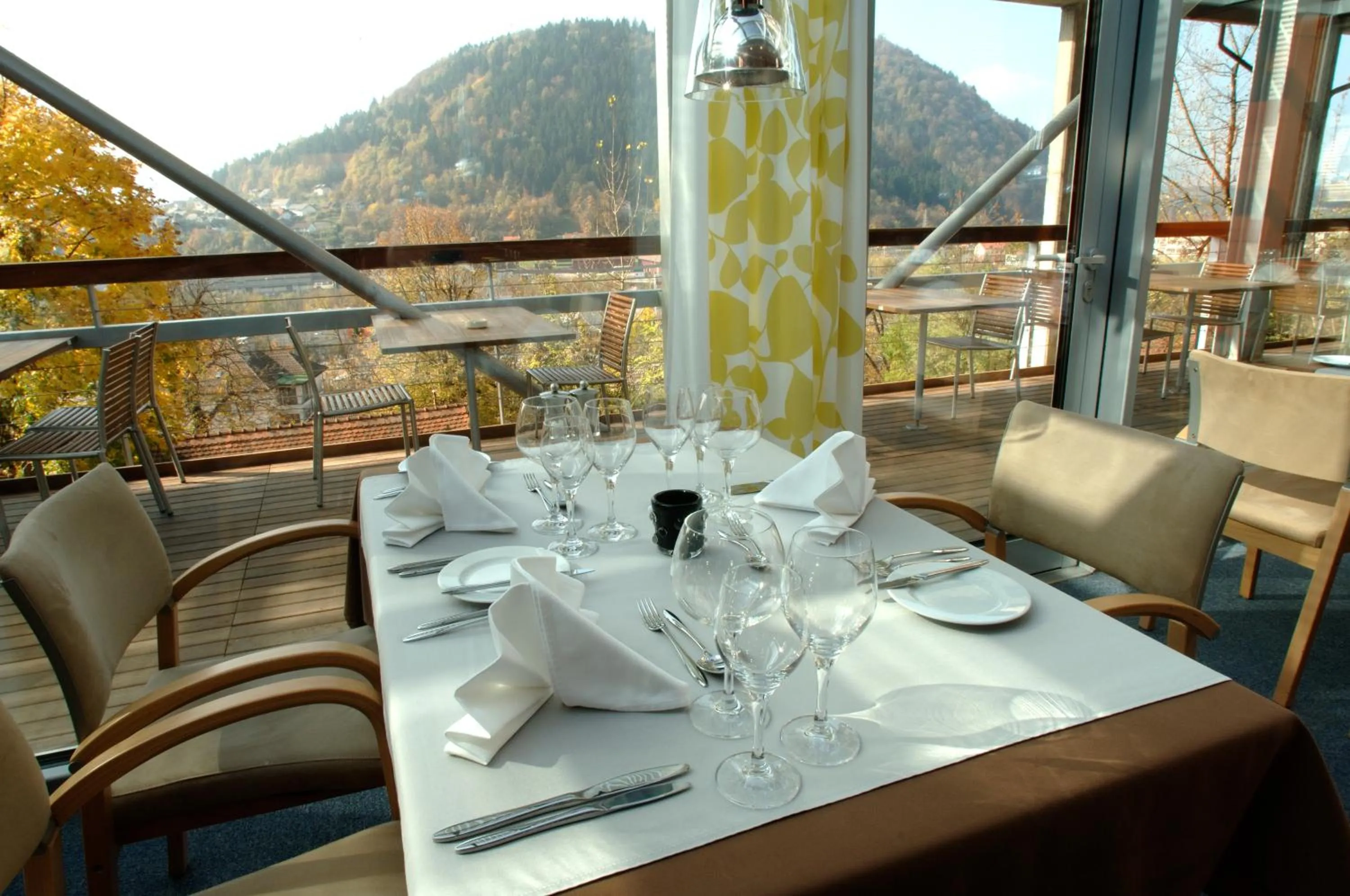 Restaurant/places to eat in Hotel Creina