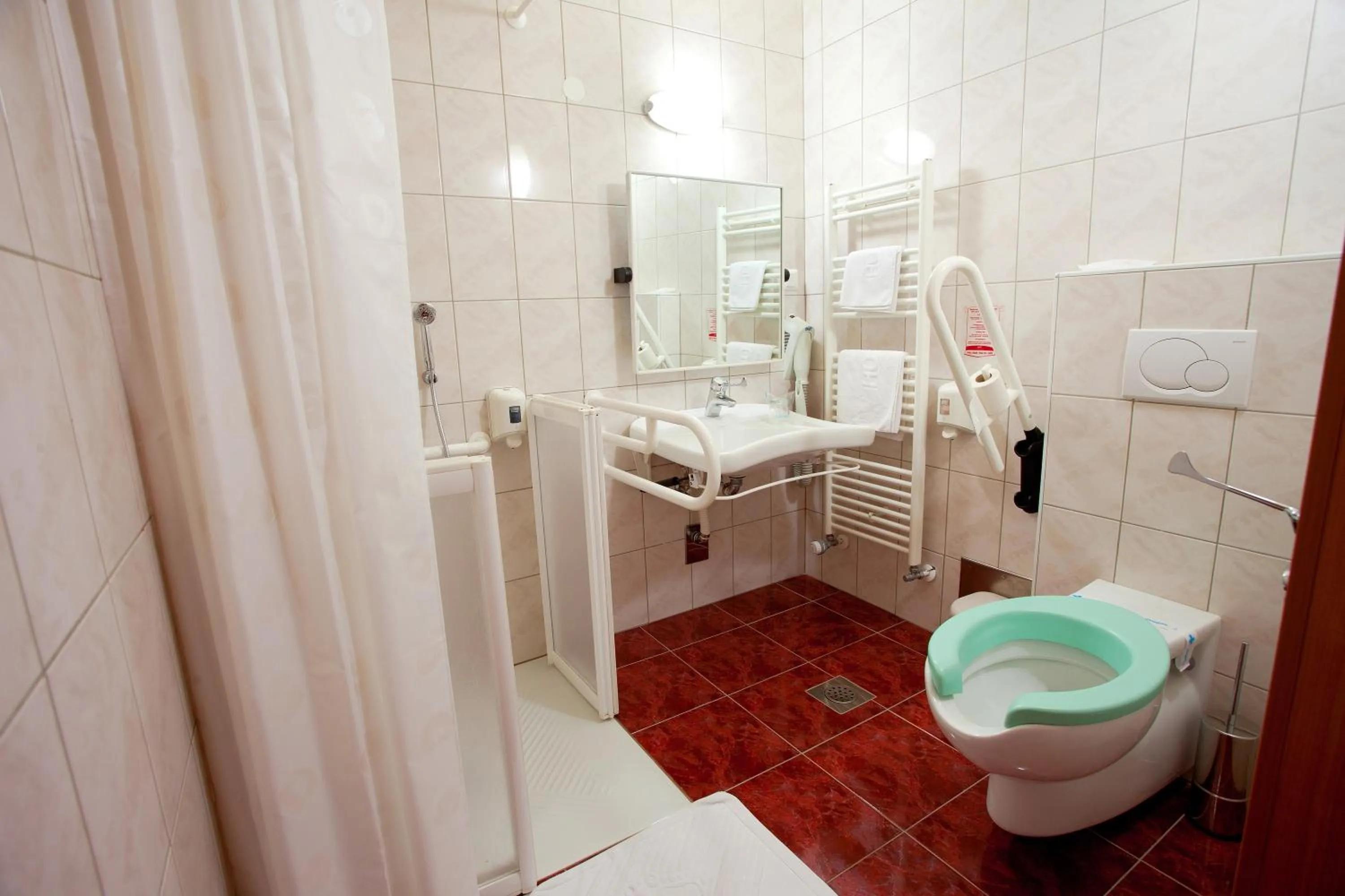 Toilet in Hotel Creina